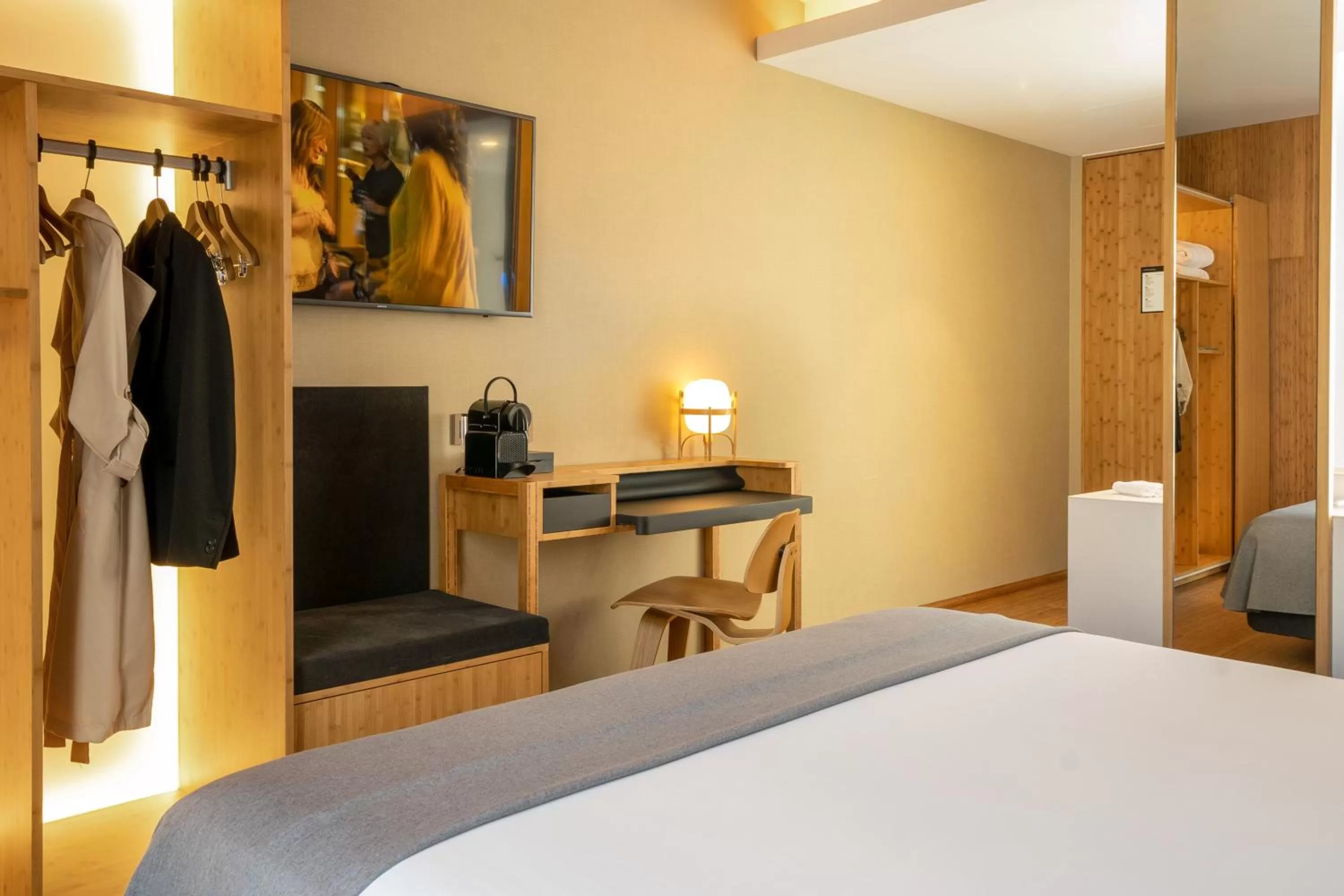 Seating area, Bed in Ocean Drive Barcelona