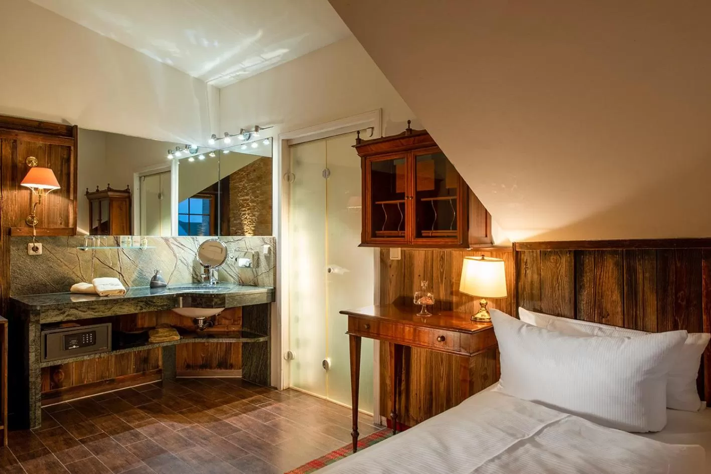 Bed in Wellnesshotel Seeschlößchen - Privat- Spa & Naturresort