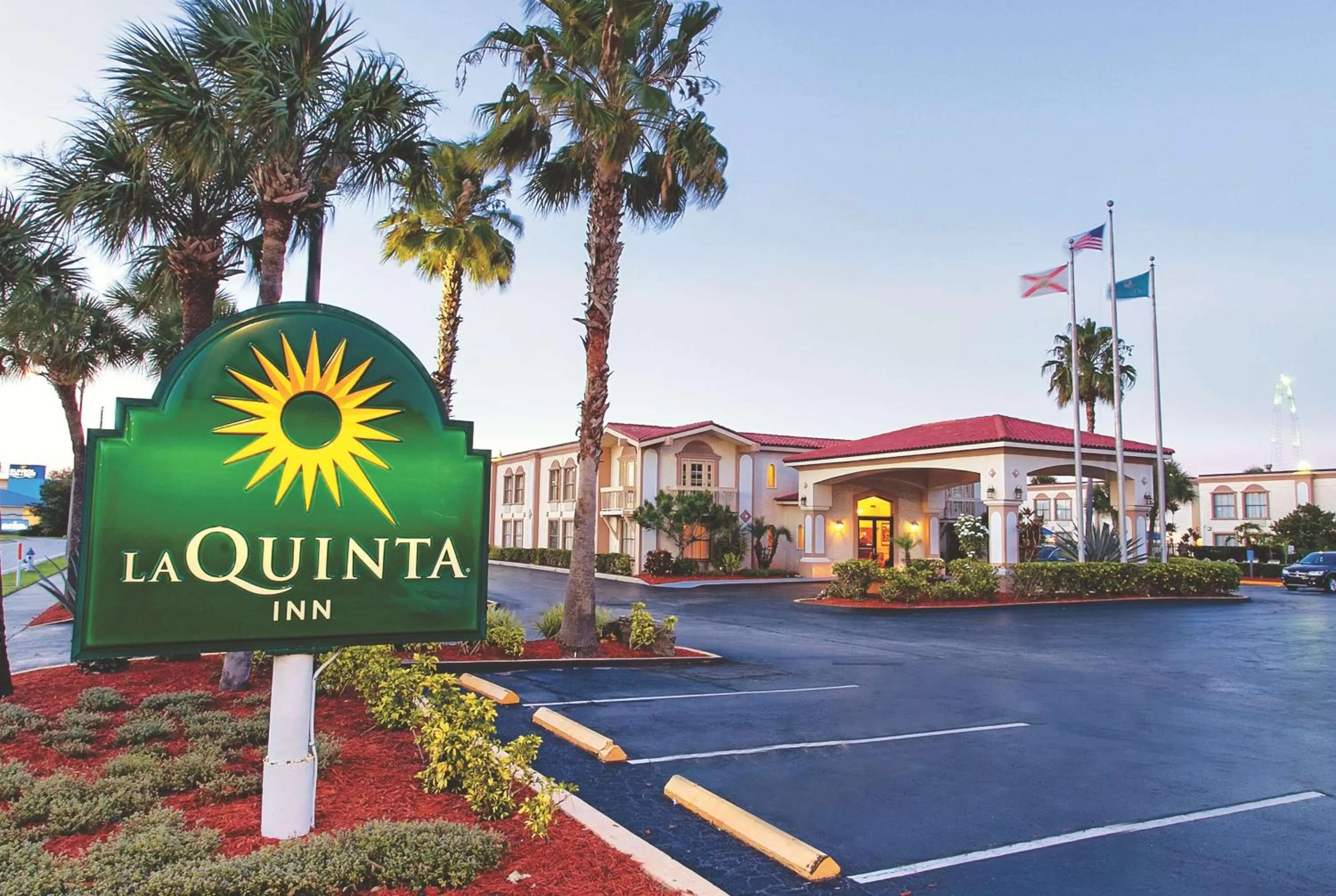 Property building in La Quinta Inn by Wyndham Orlando International Drive North