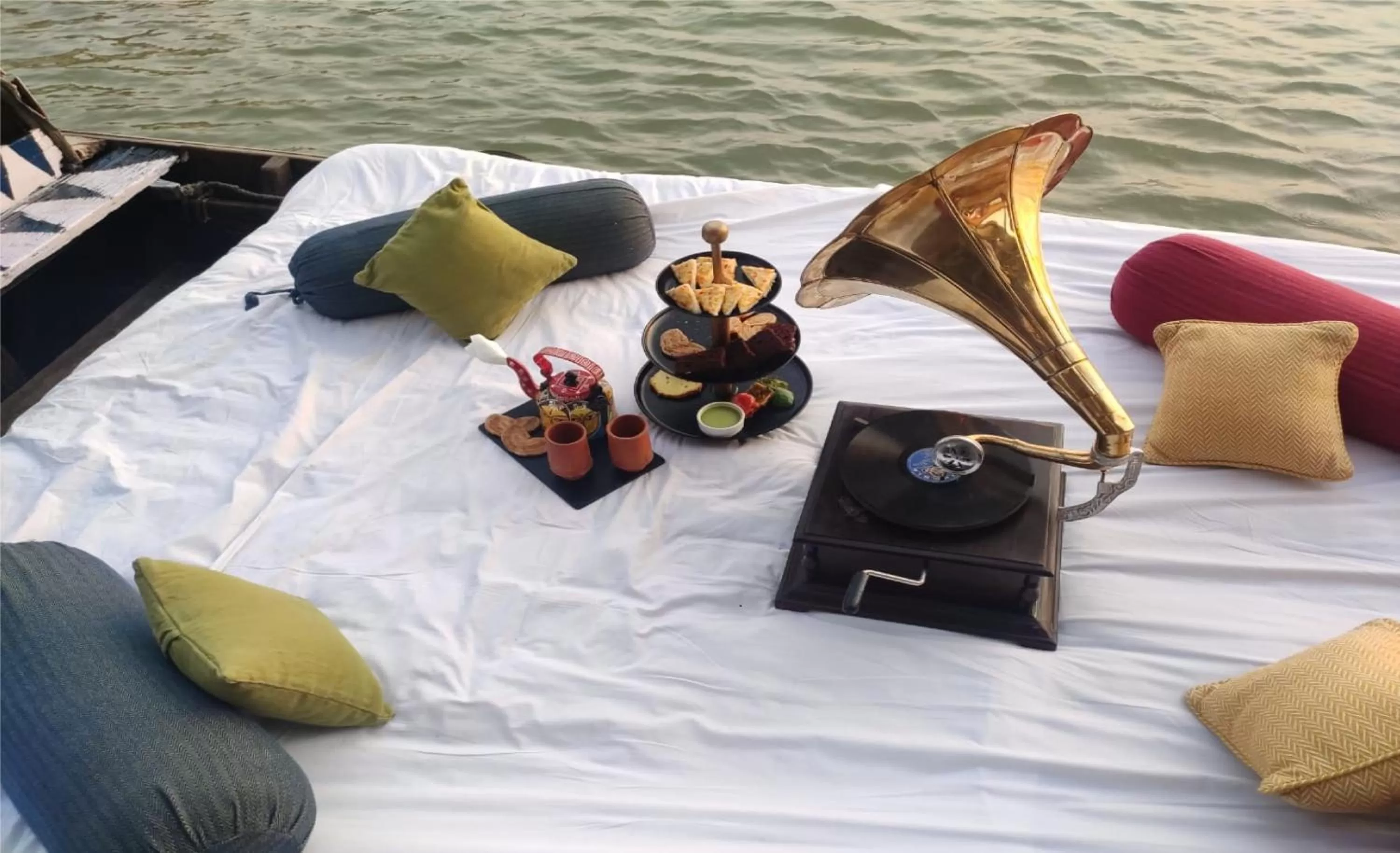 Food and drinks in Polo Floatel Kolkata