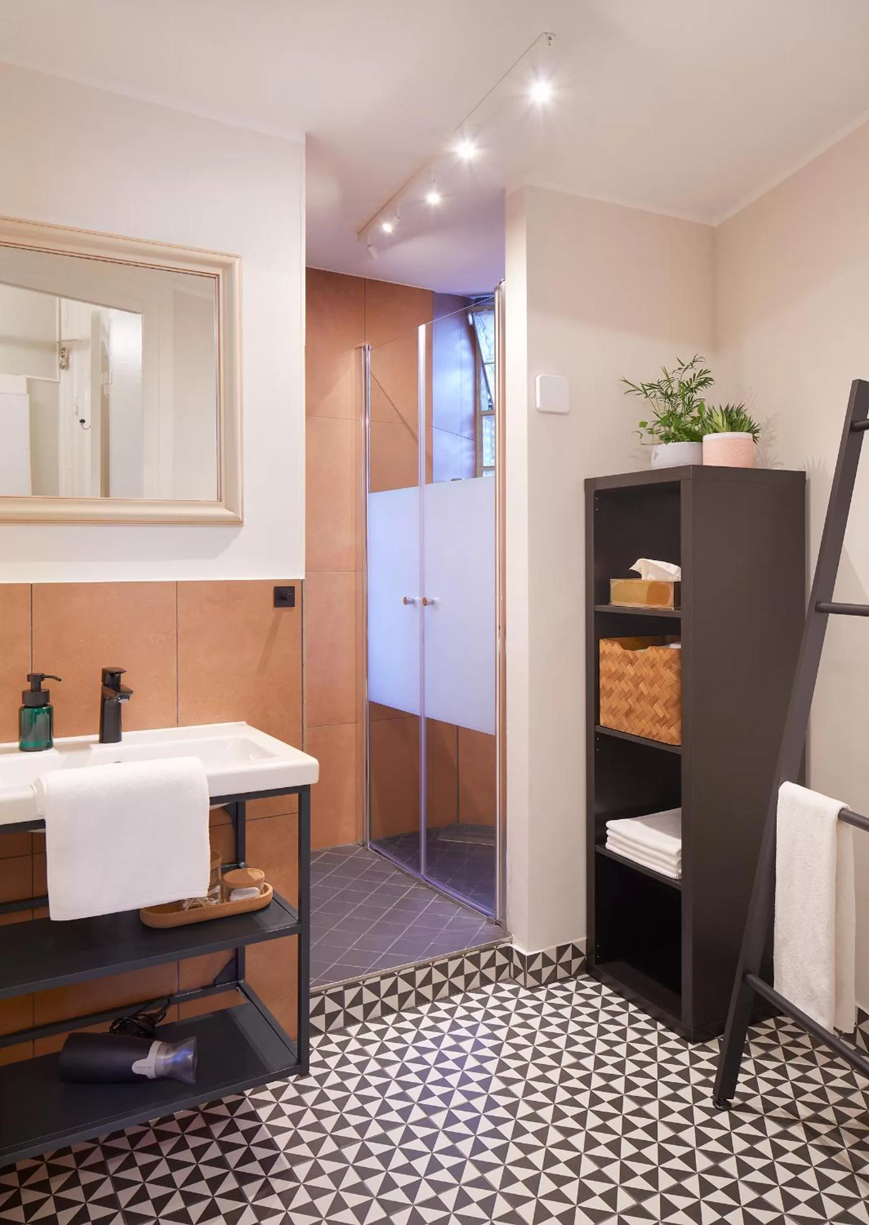 Bathroom, Bed in Aparthotel alsterSuite