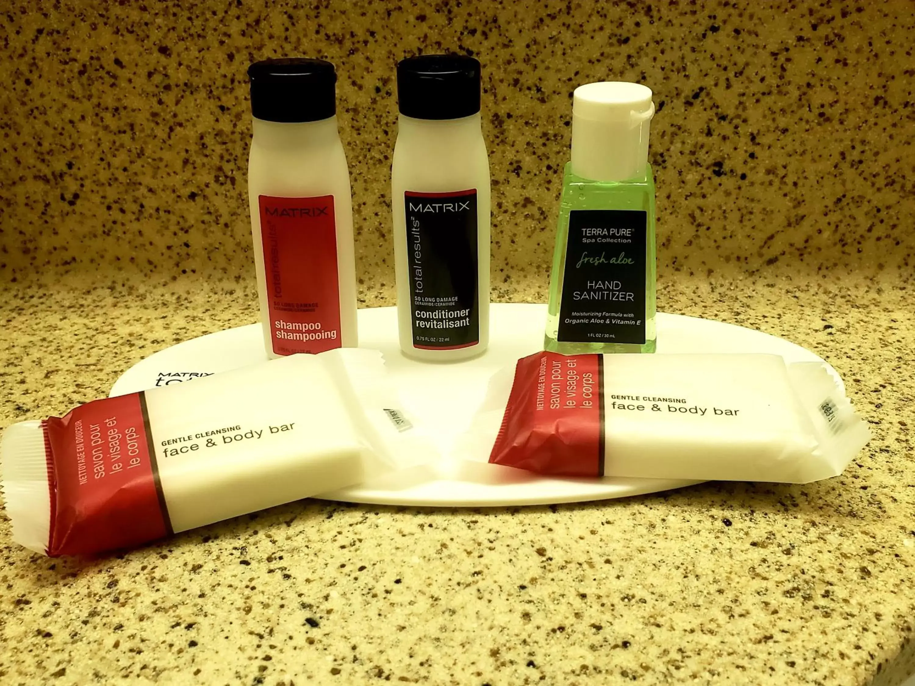 King Room with Sofa Bed and Roll-In Shower - Mobility/Hearing Accessible - Non-Smoking in Days Inn by Wyndham Titusville Kennedy Space Center King Room with Sofa Bed and Roll-In Shower - Mobility/Hearing Accessible - Non-Smoking in Days Inn by Wyndham Titusville Kennedy Space Center