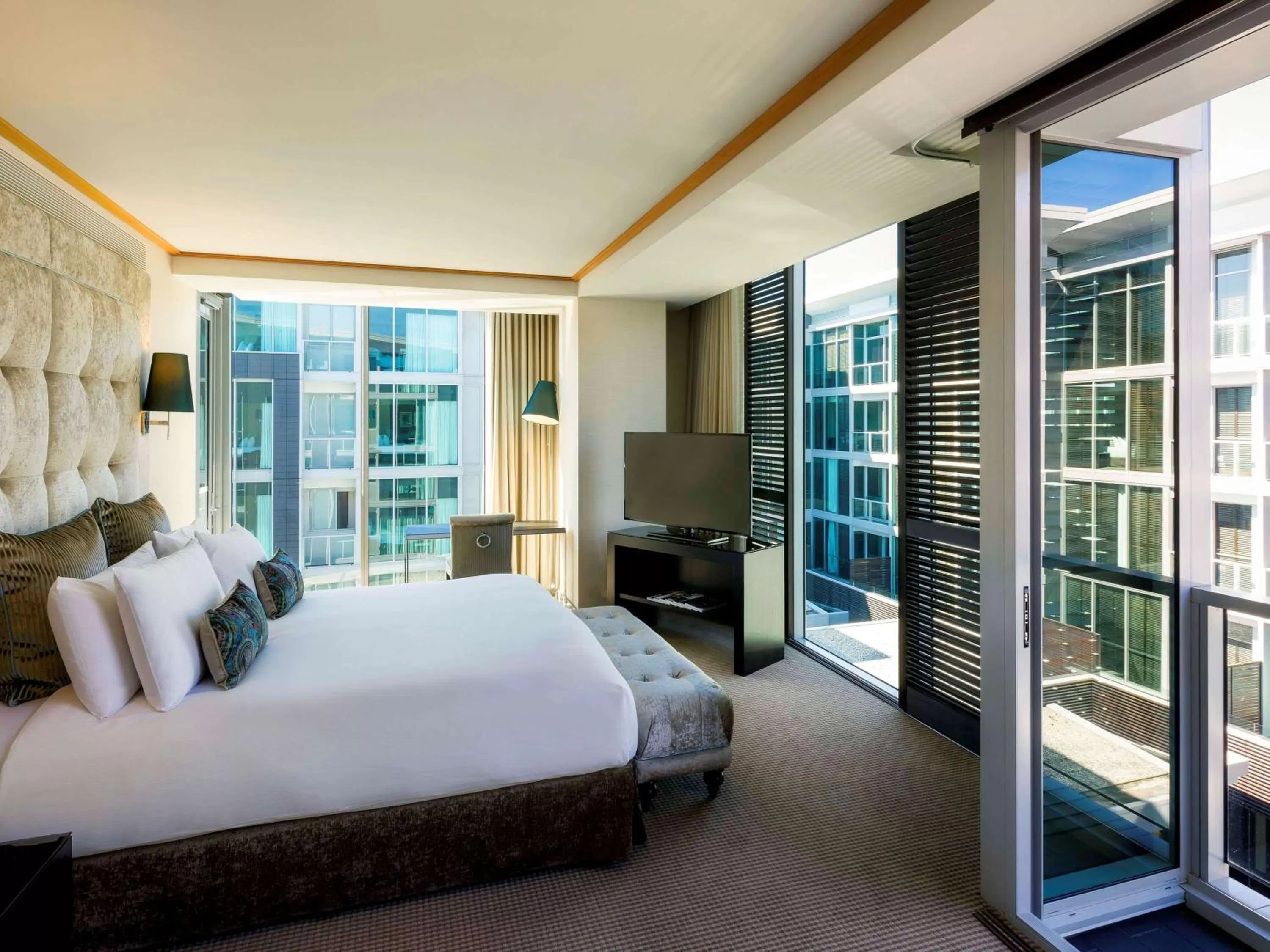 Photo of the whole room, Bed in Sofitel Auckland Viaduct Harbour
