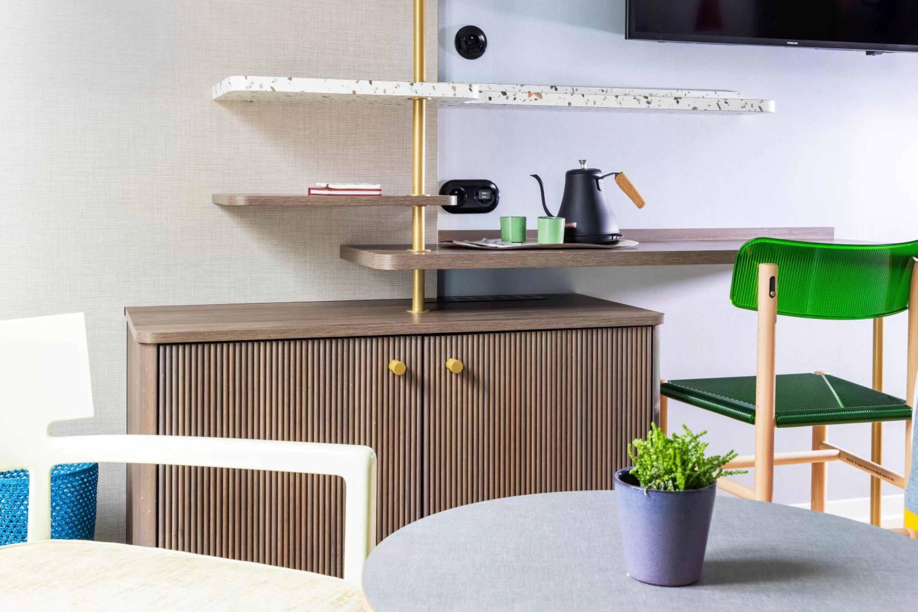 Coffee/tea facilities in Hôtel De La Paix