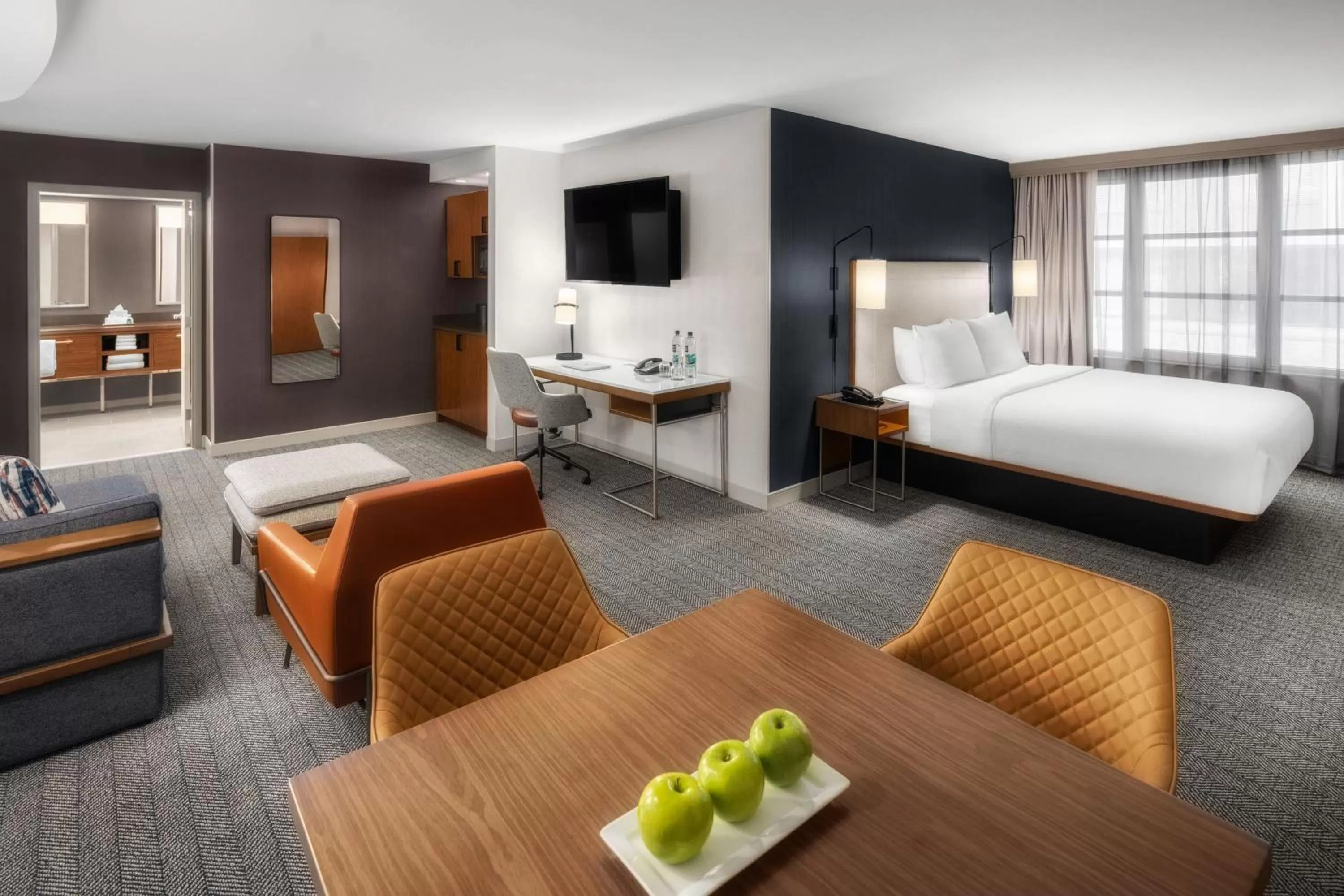 Bedroom, Bed in Courtyard by Marriott Seattle Bellevue/Downtown