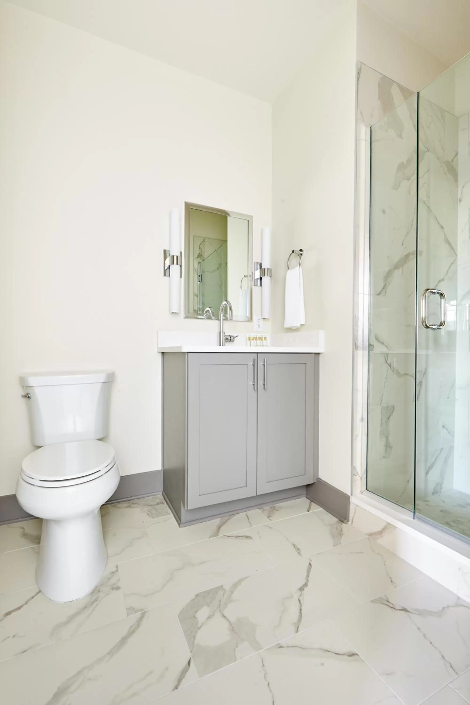 Bathroom in Sonder Telfair Square