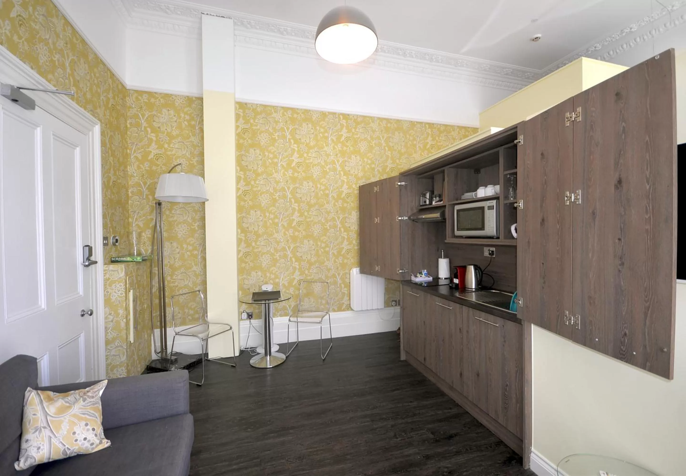 Kitchen or kitchenette in 1 Elliot Terrace