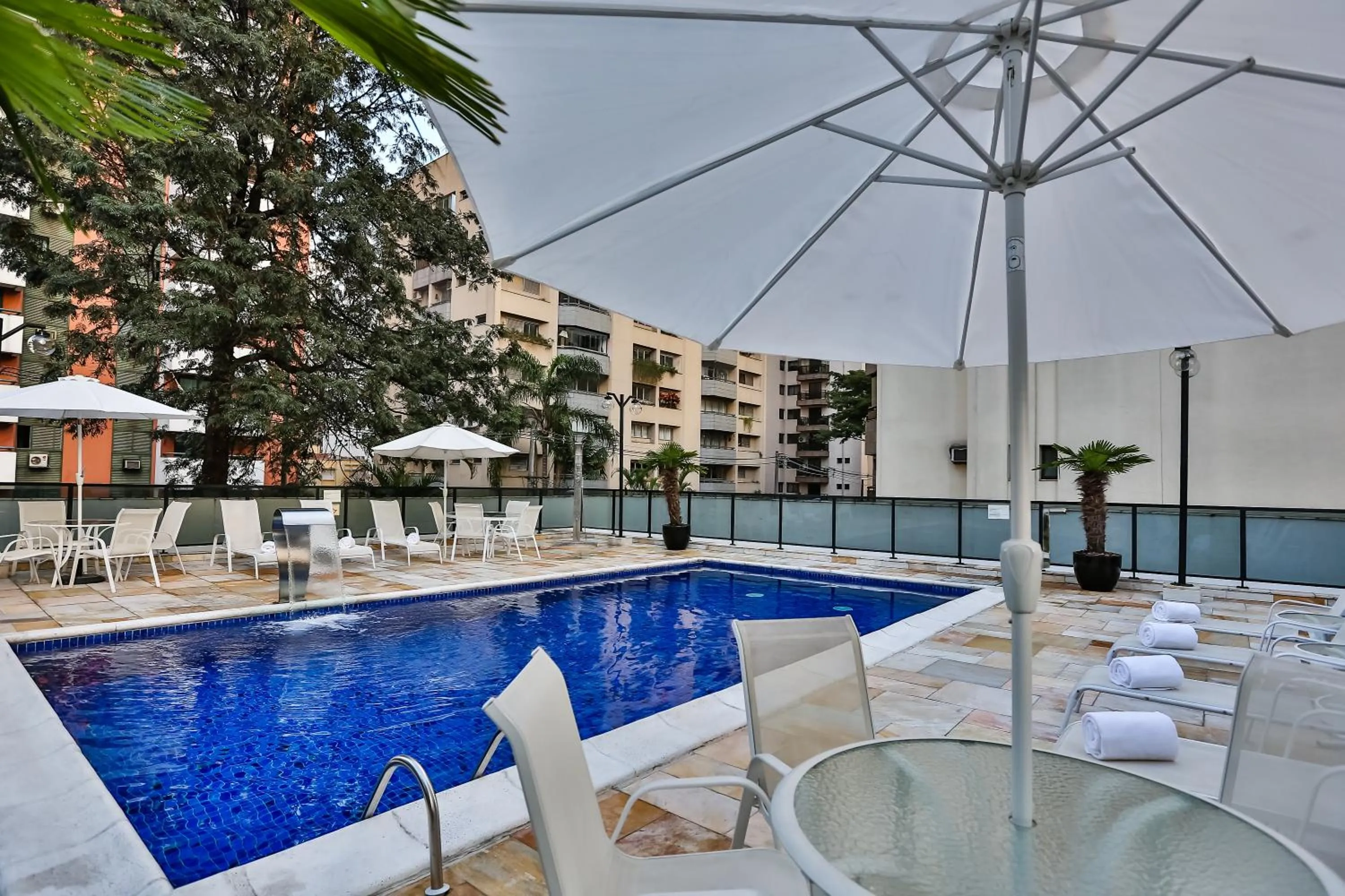 Swimming pool in Roomo Transamerica SP Itaim Bibi