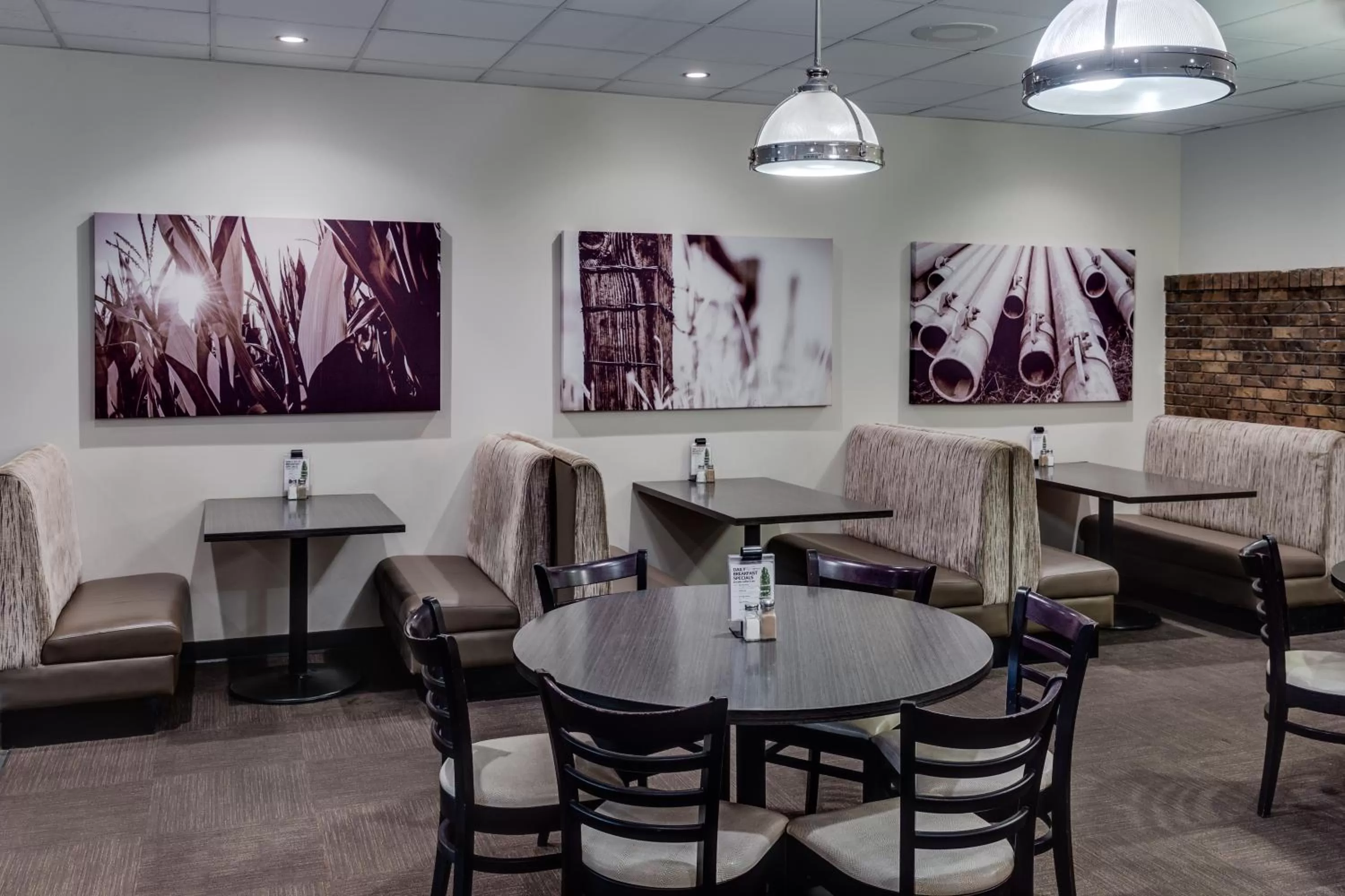 Restaurant/places to eat in Heritage Inn Hotel & Convention Centre - Taber