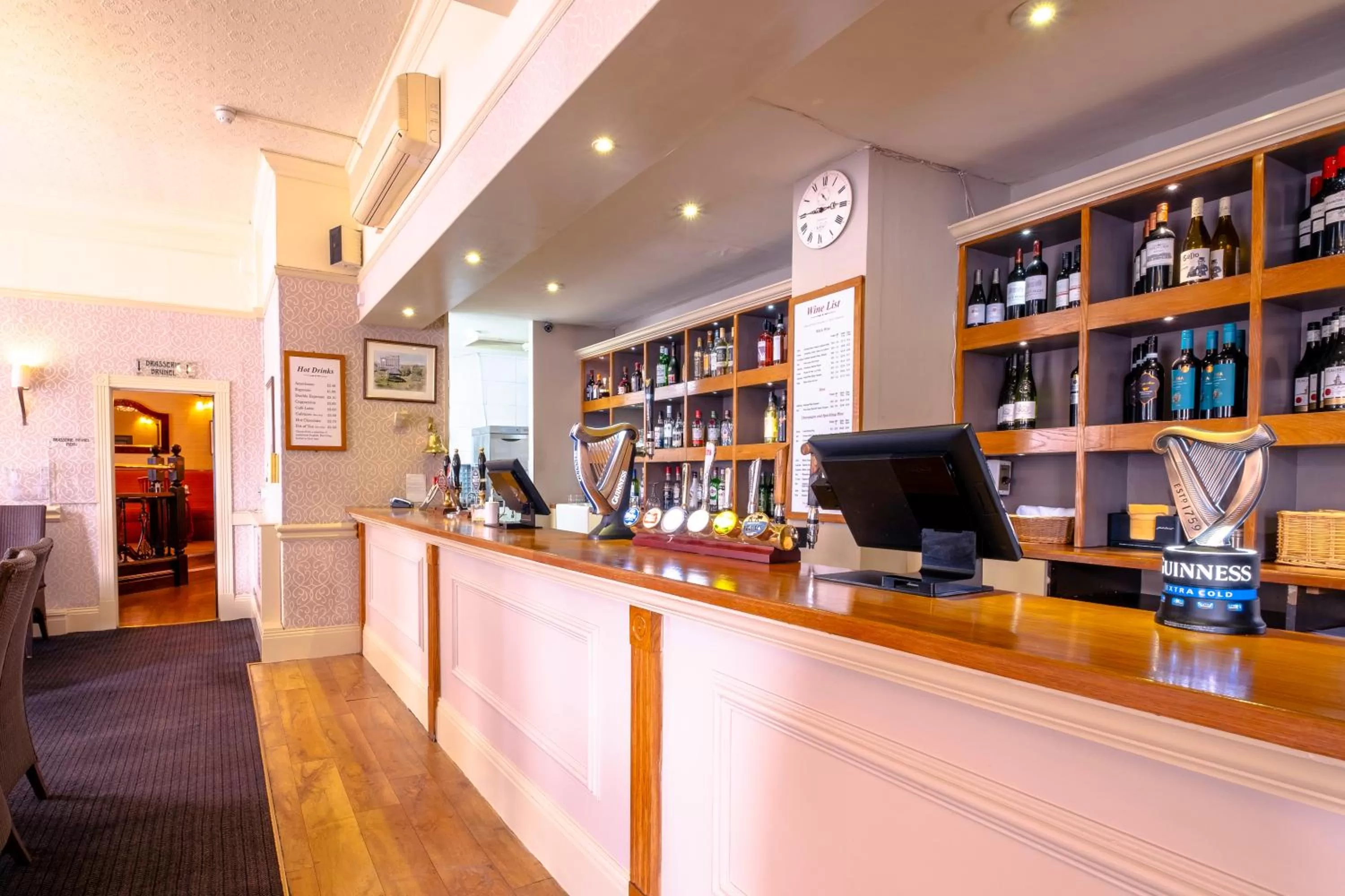 Lounge or bar in Royal Hotel