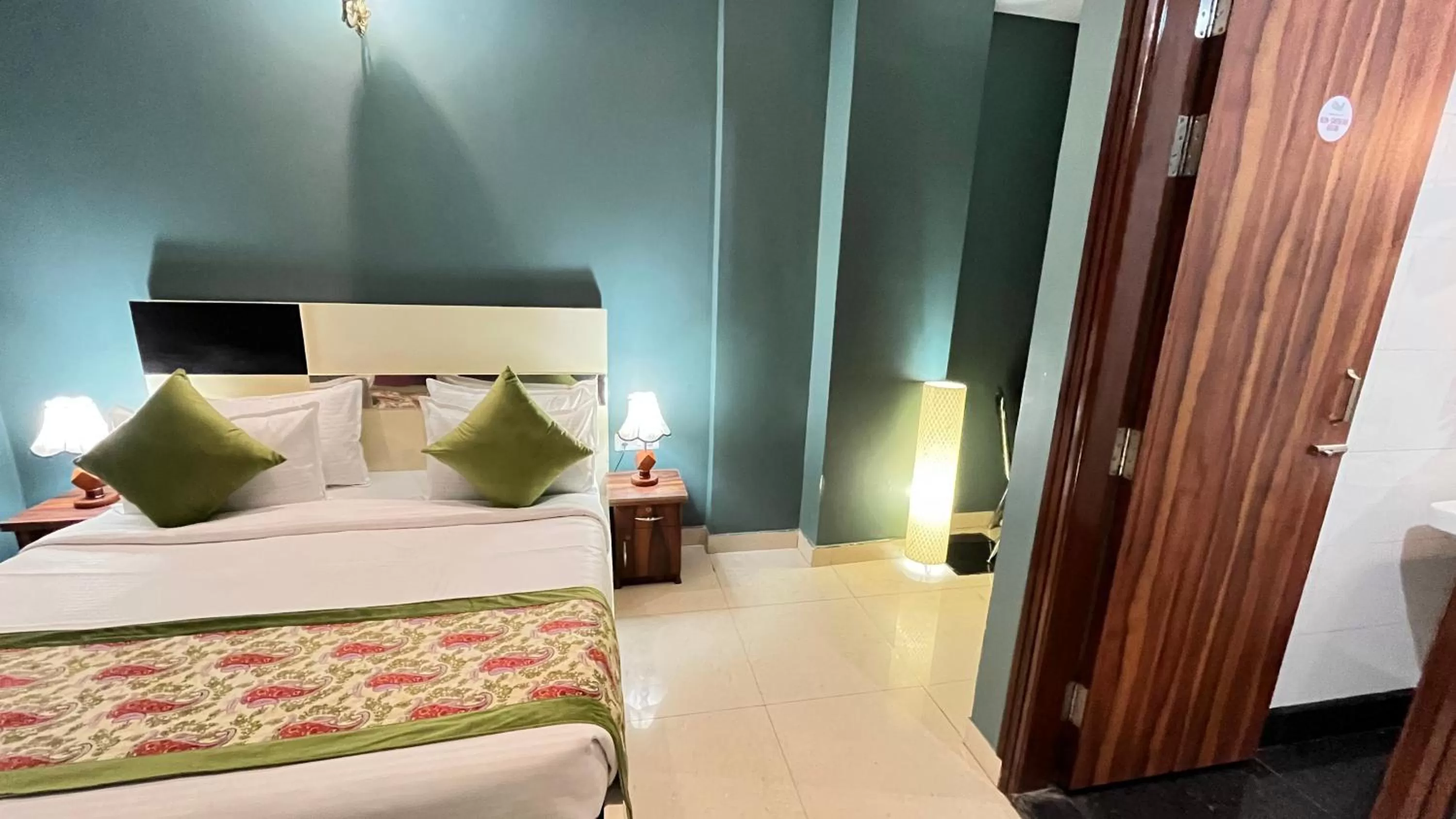 Bed in Qotel Hotel Church House Rohini Sector 15