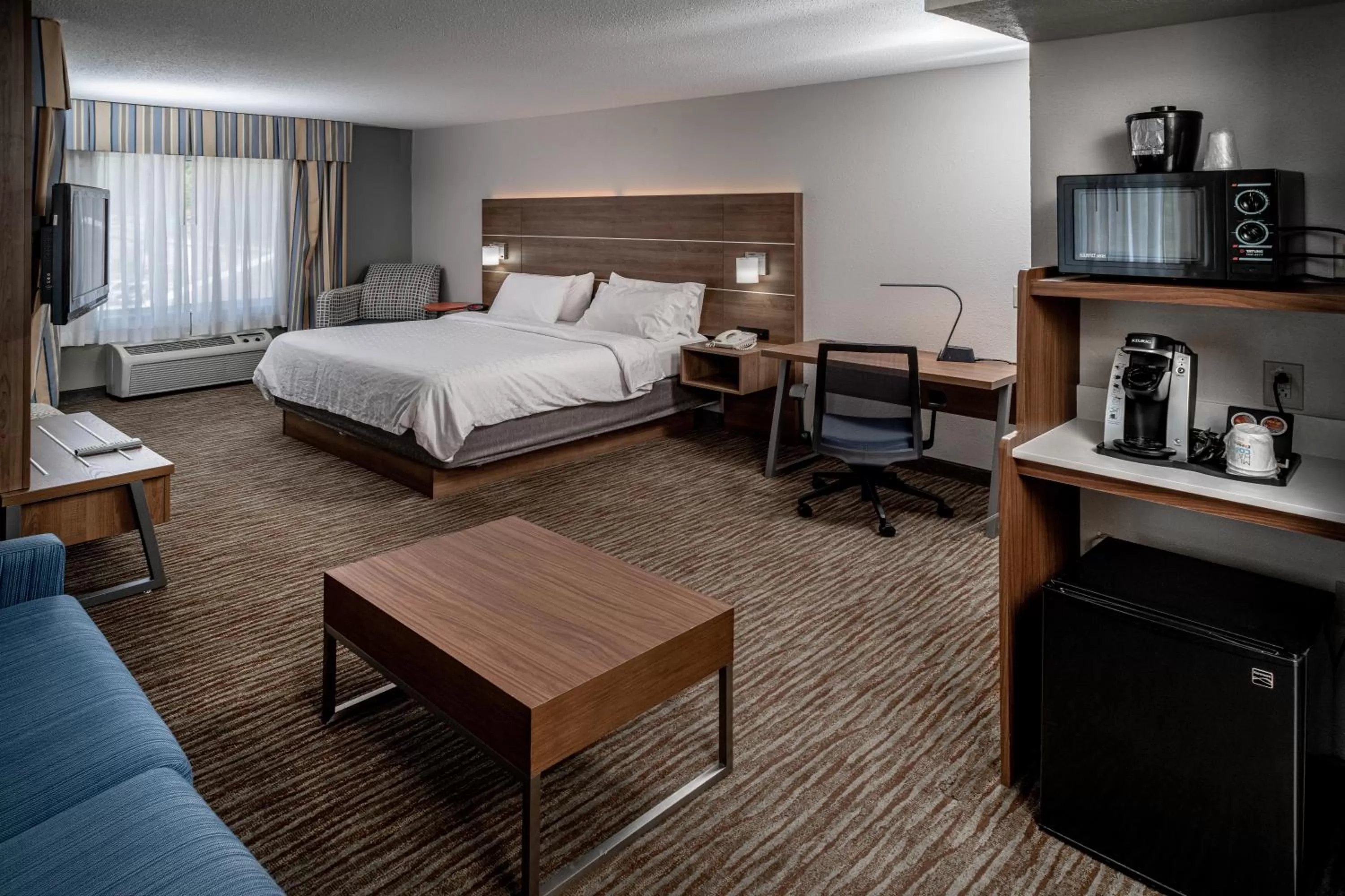 Bedroom, Bed in Holiday Inn Express and Suites Pikeville by IHG