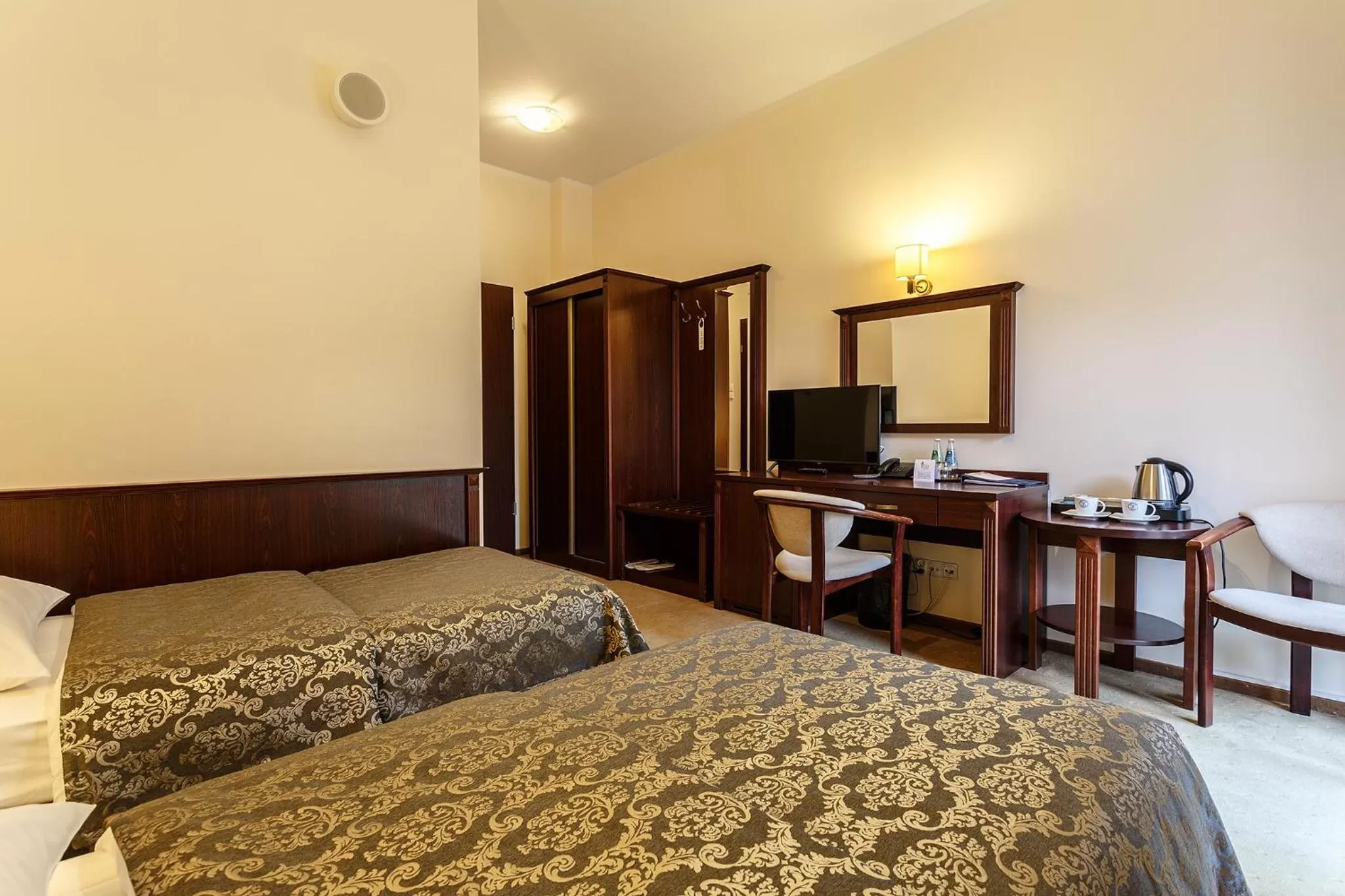 Bed in Hotel Robert's Port