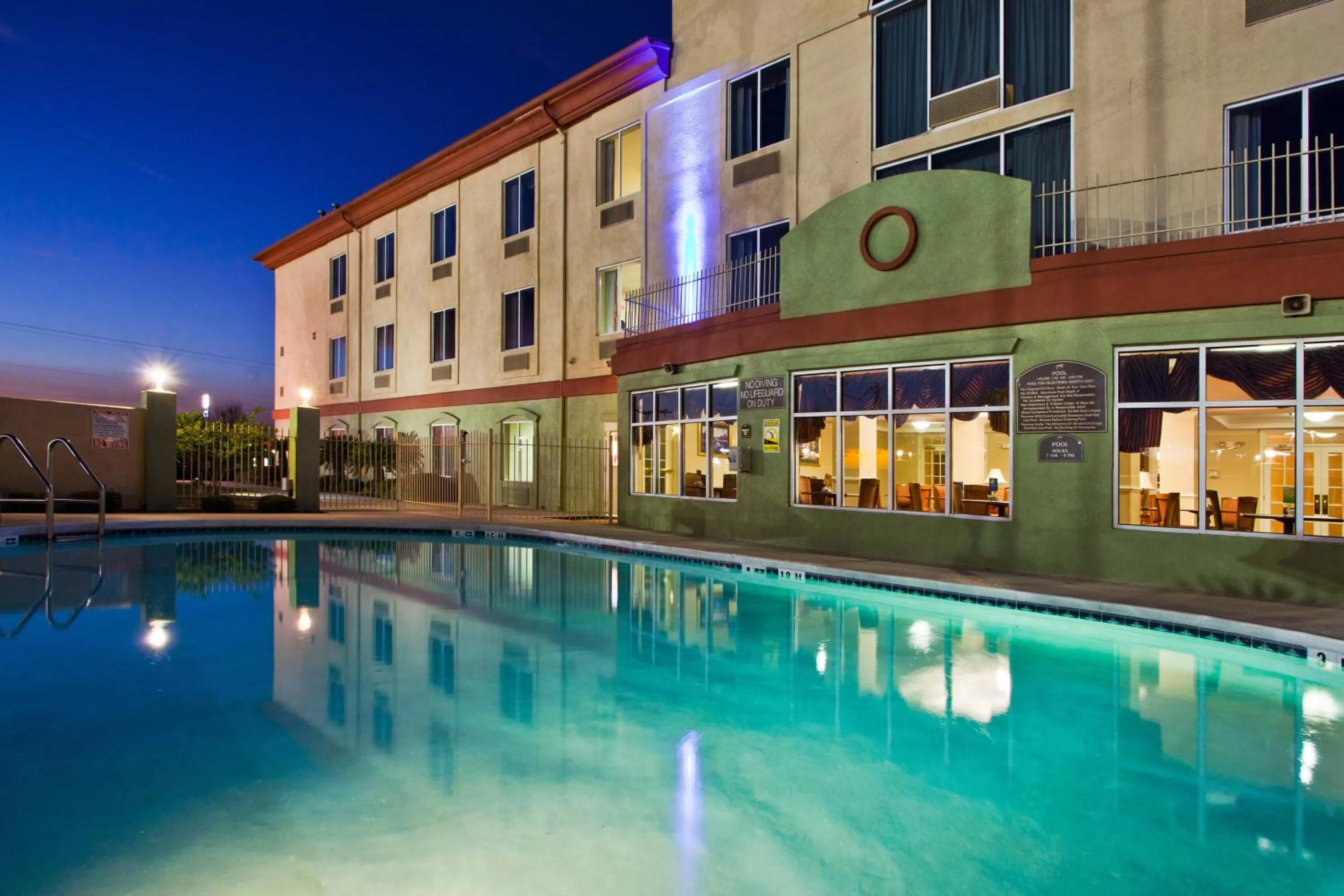 Swimming pool in Holiday Inn Express Hotel & Suites Live Oak by IHG