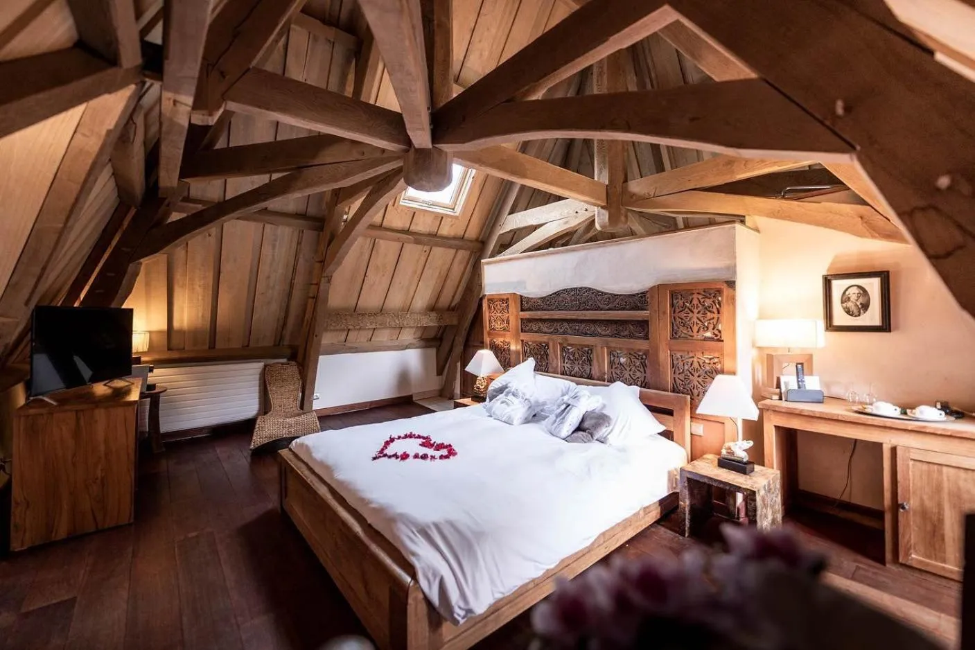 Bedroom, Bed in Manoir des Indes, The Originals Relais