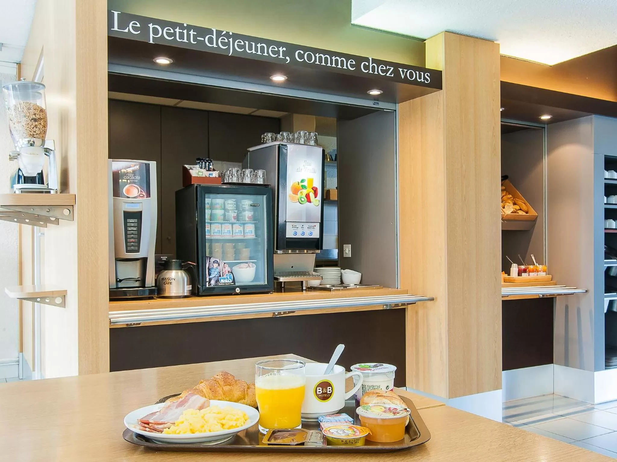 Food and drinks in B&B HOTEL Bordeaux Lormont