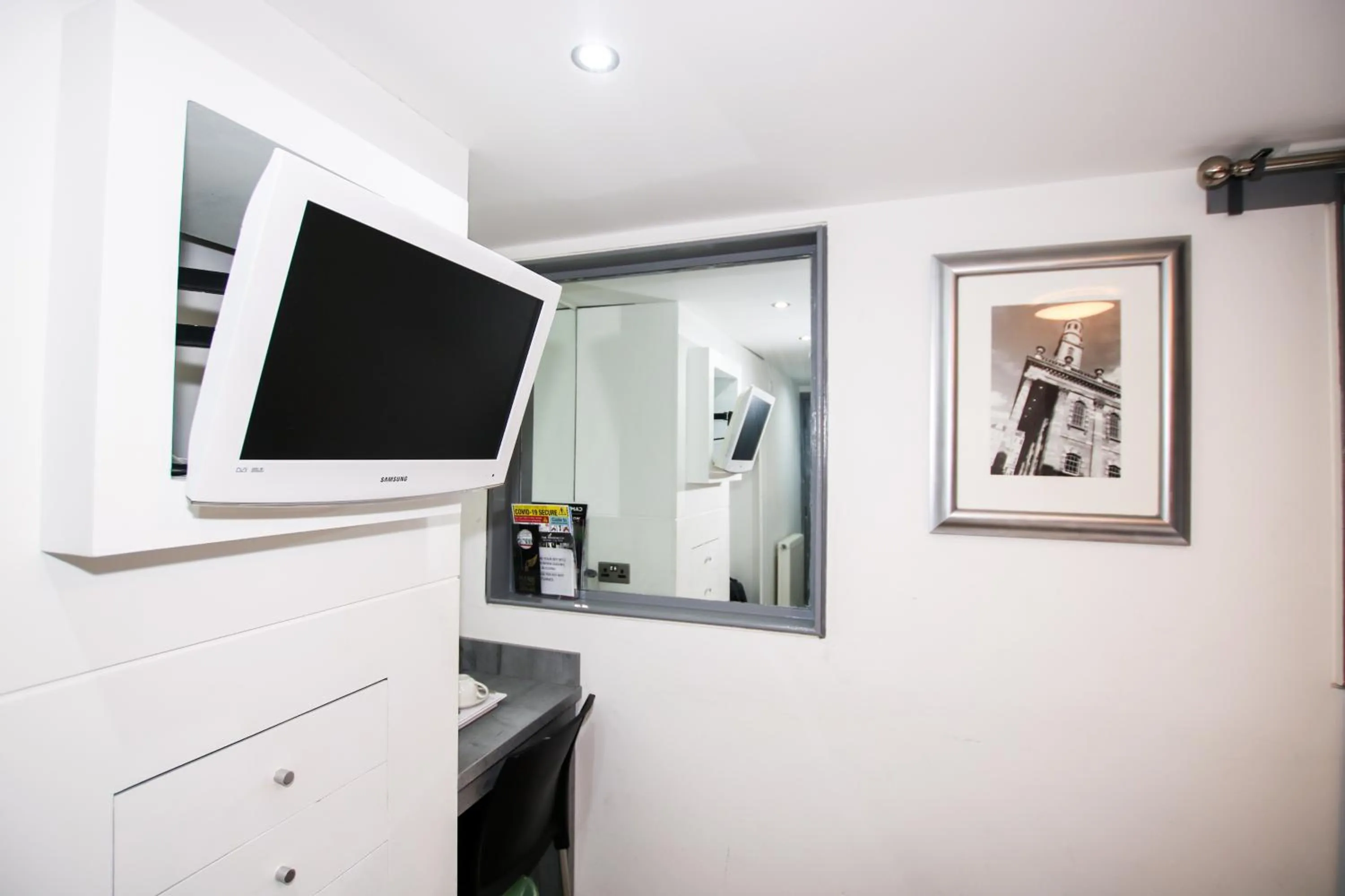 TV/Entertainment Center in Brunswick Merchant City Hotel