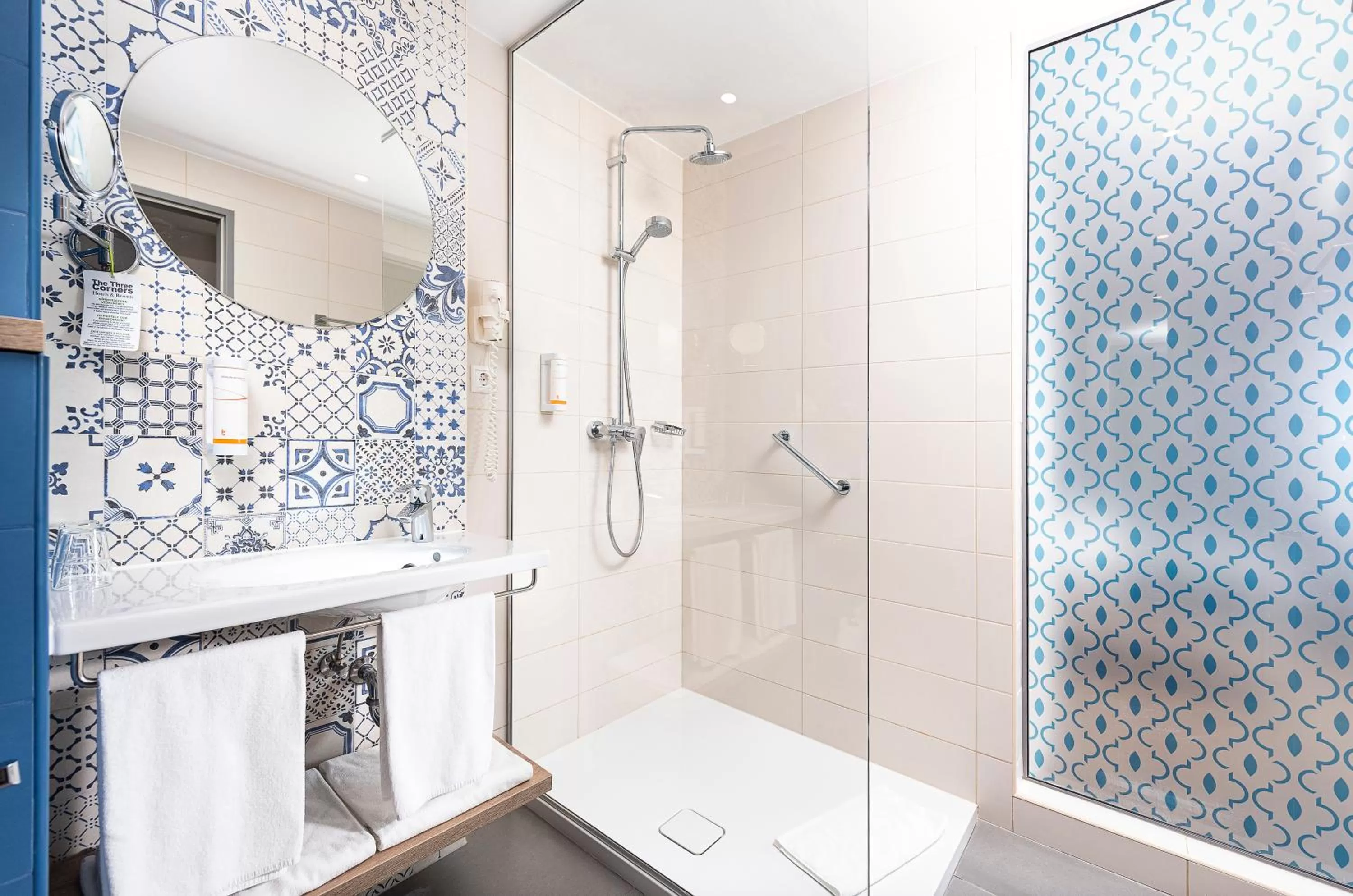 Shower in Three Corners Lifestyle Hotel