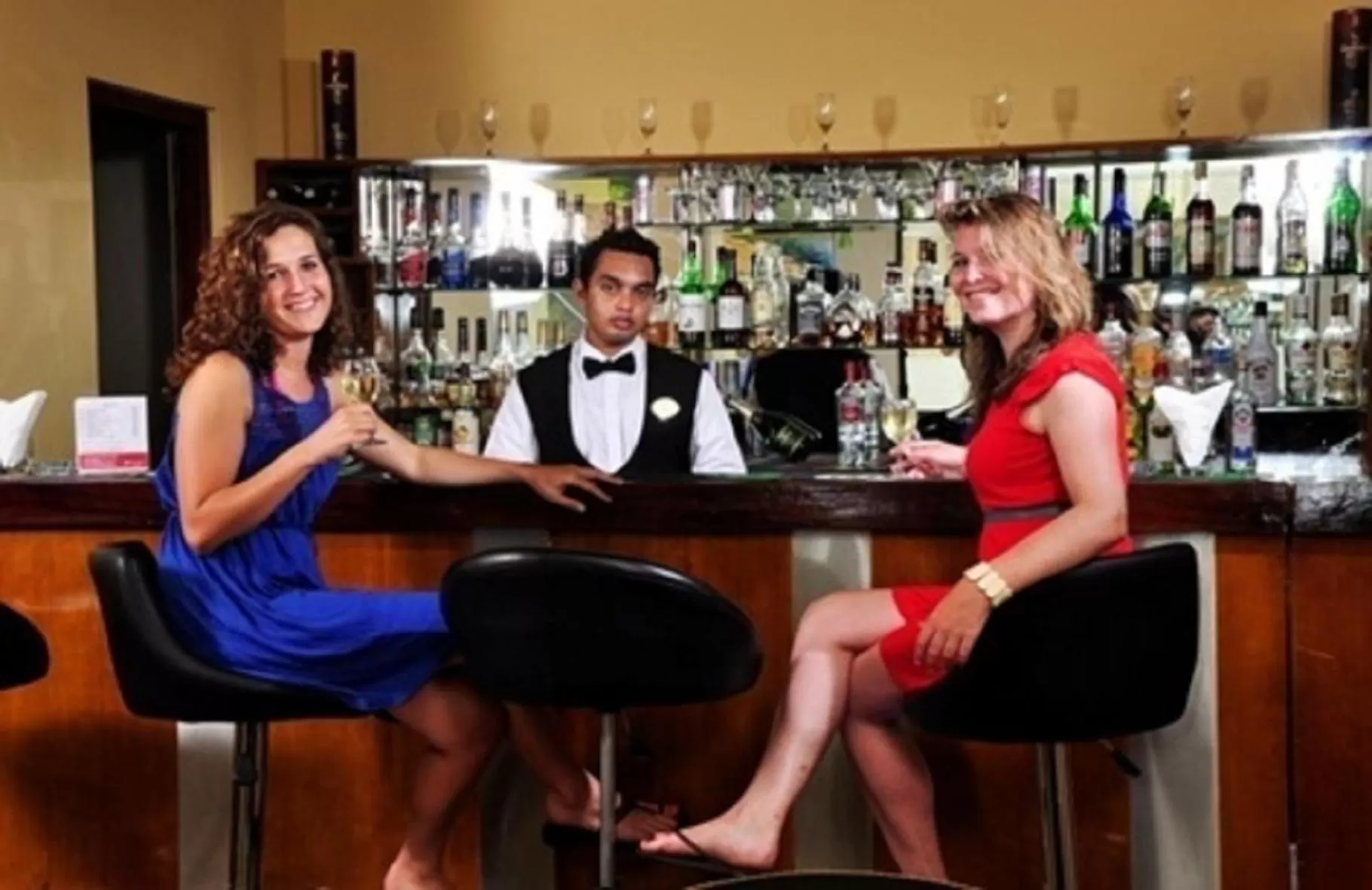 Lounge or bar in Ramada Katunayake