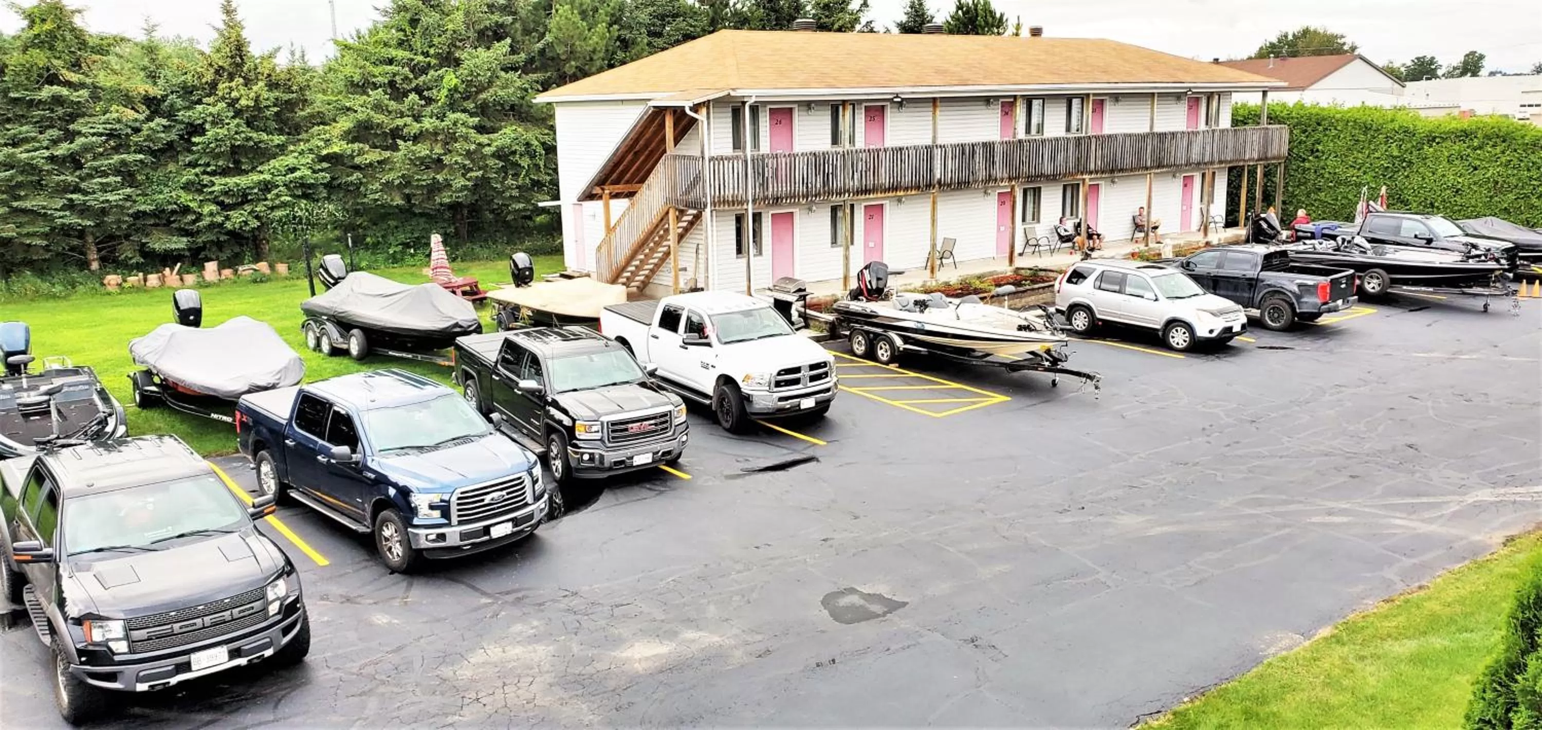 Property building in Knights Inn Colonial Fireside Inn