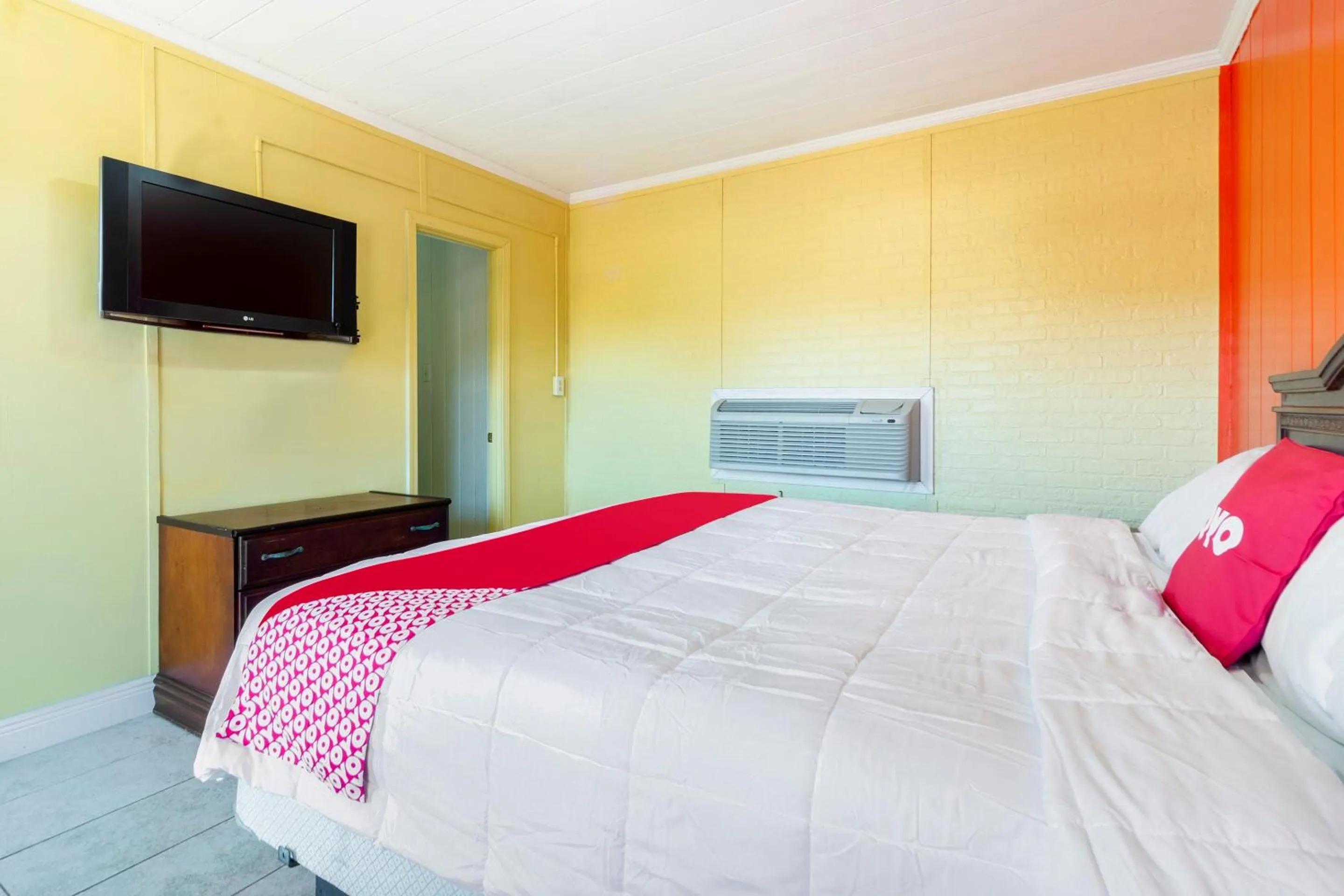 Bedroom, Bed in OYO Hotel Brookhaven MS Hwy 51 North