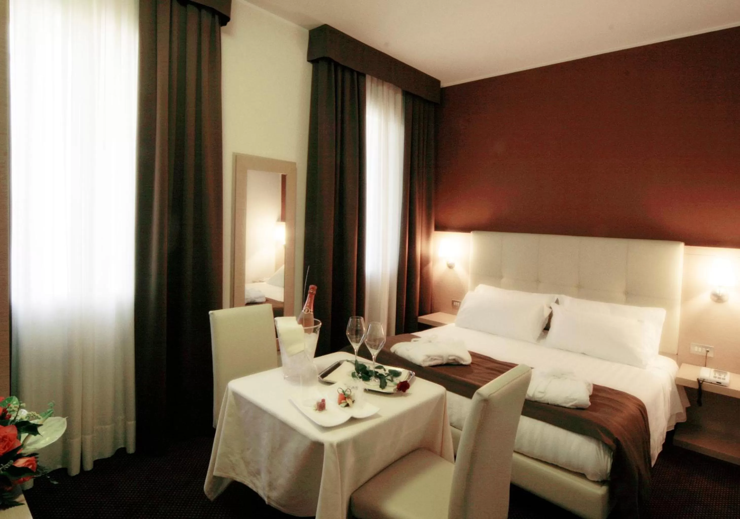 Bedroom, Bed in Hotel Vittoria