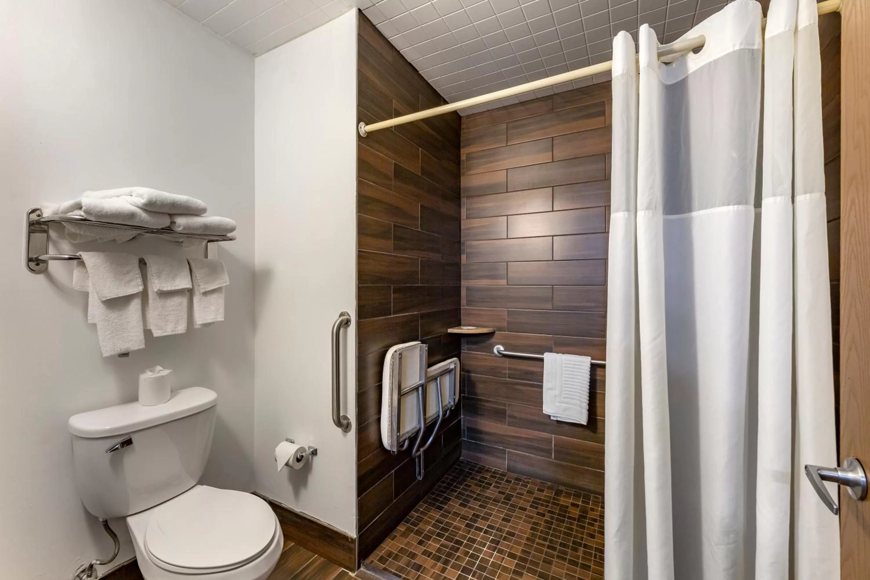 Photo of the whole room in Quality Inn Austintown-Youngstown West