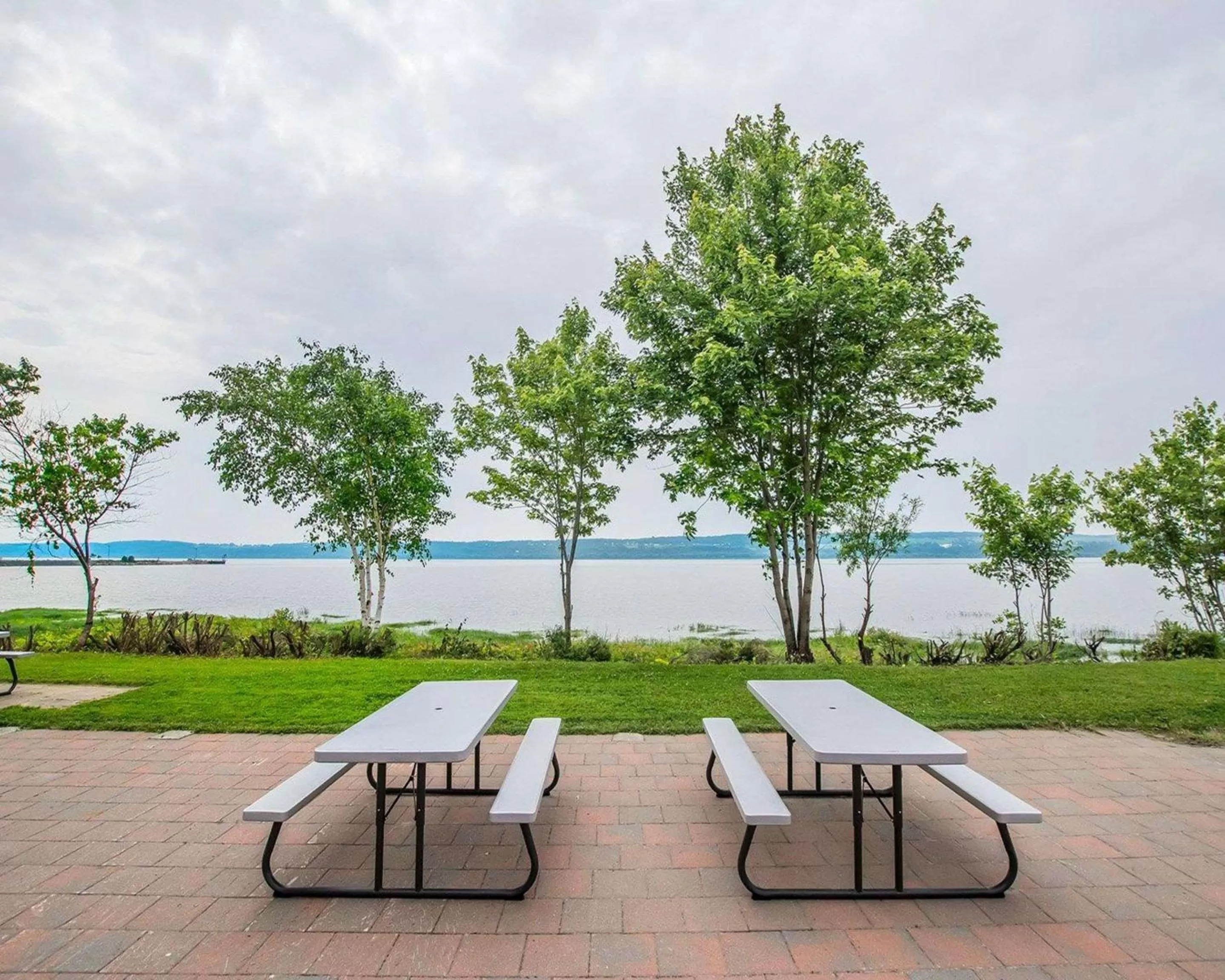 Property building in Quality Suites