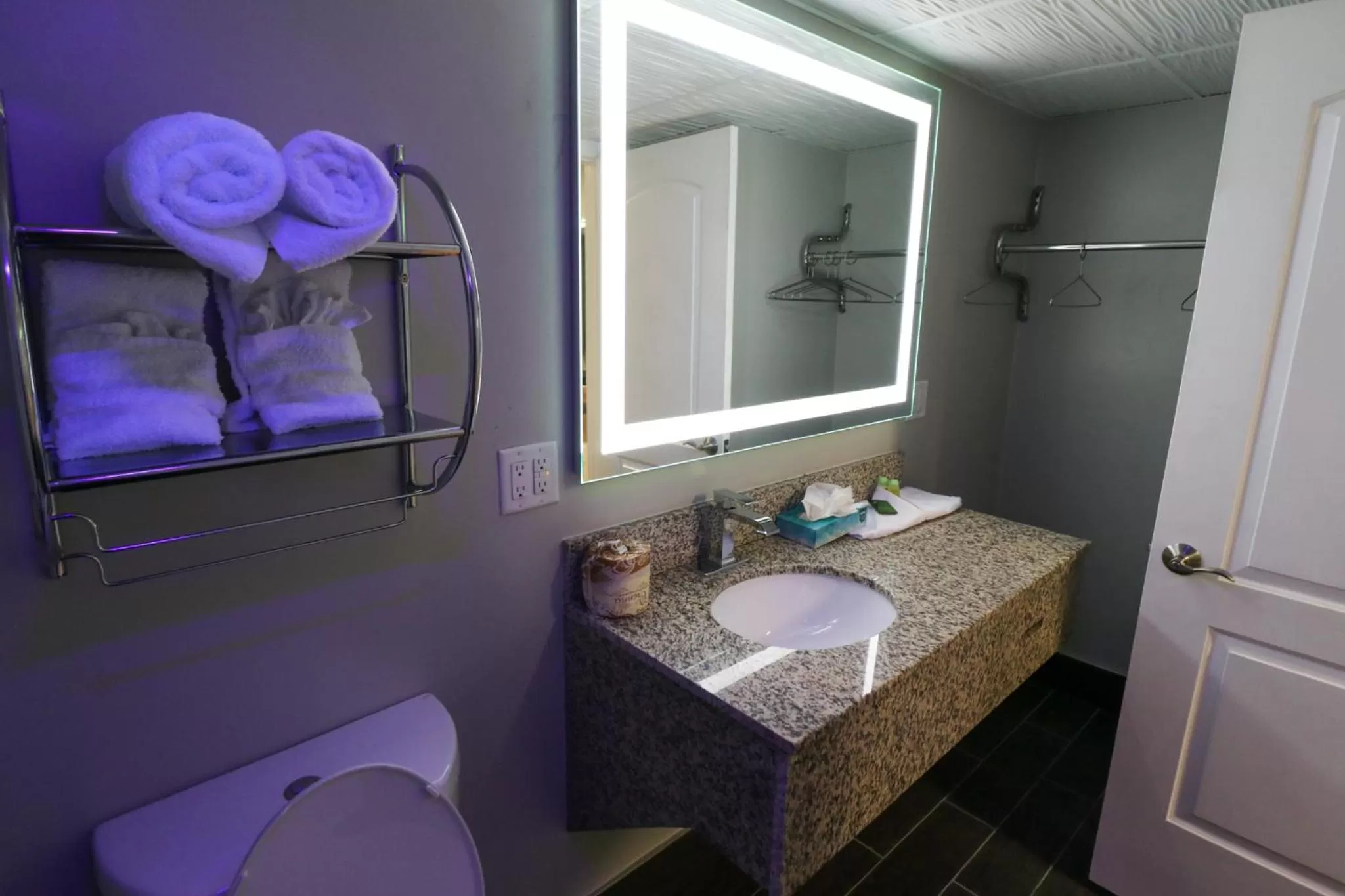 Toilet in Envi Boutique Hotel Henderson-Evansville South