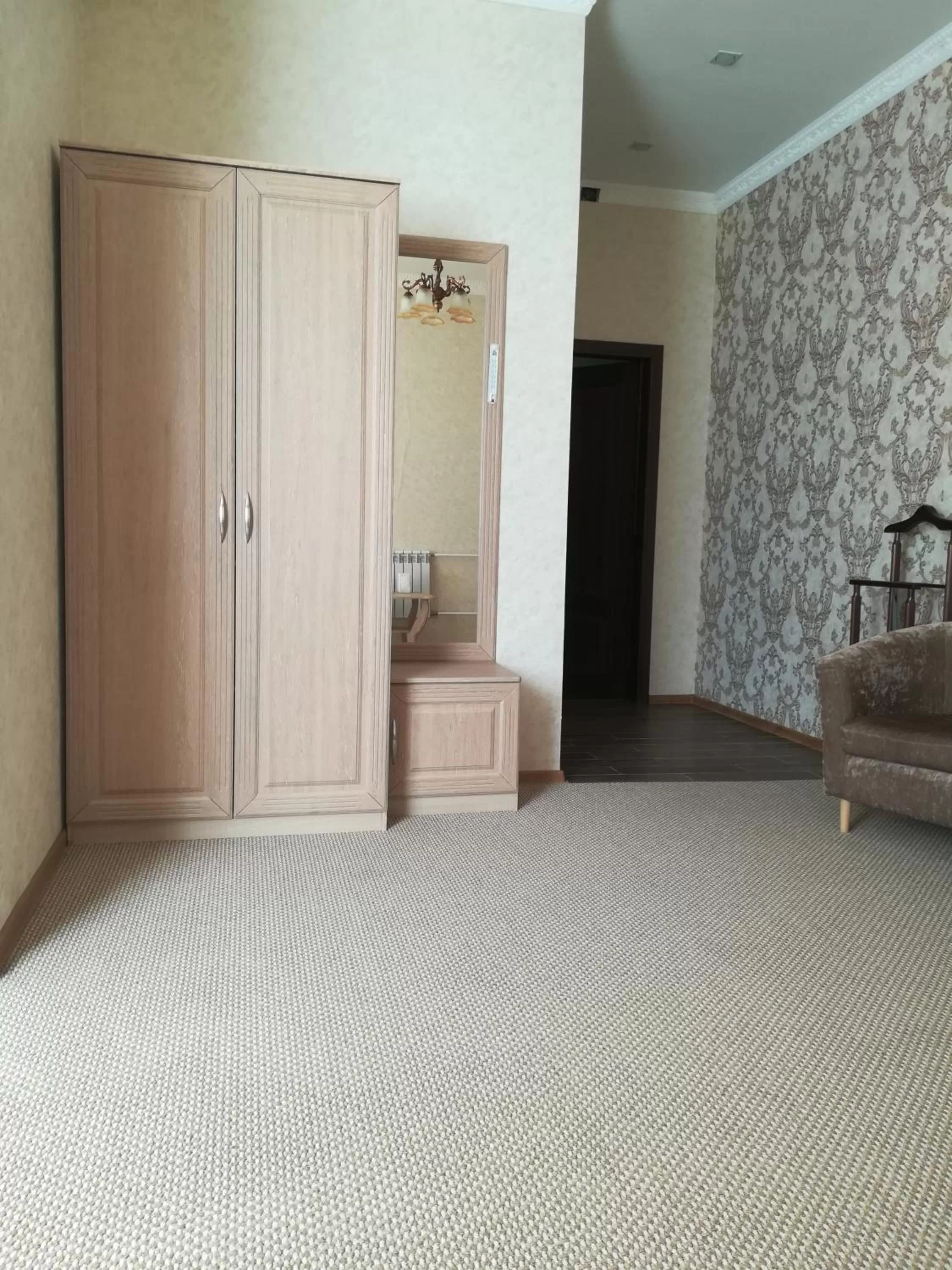 Communal lounge/ TV room in Hotel Bahetle