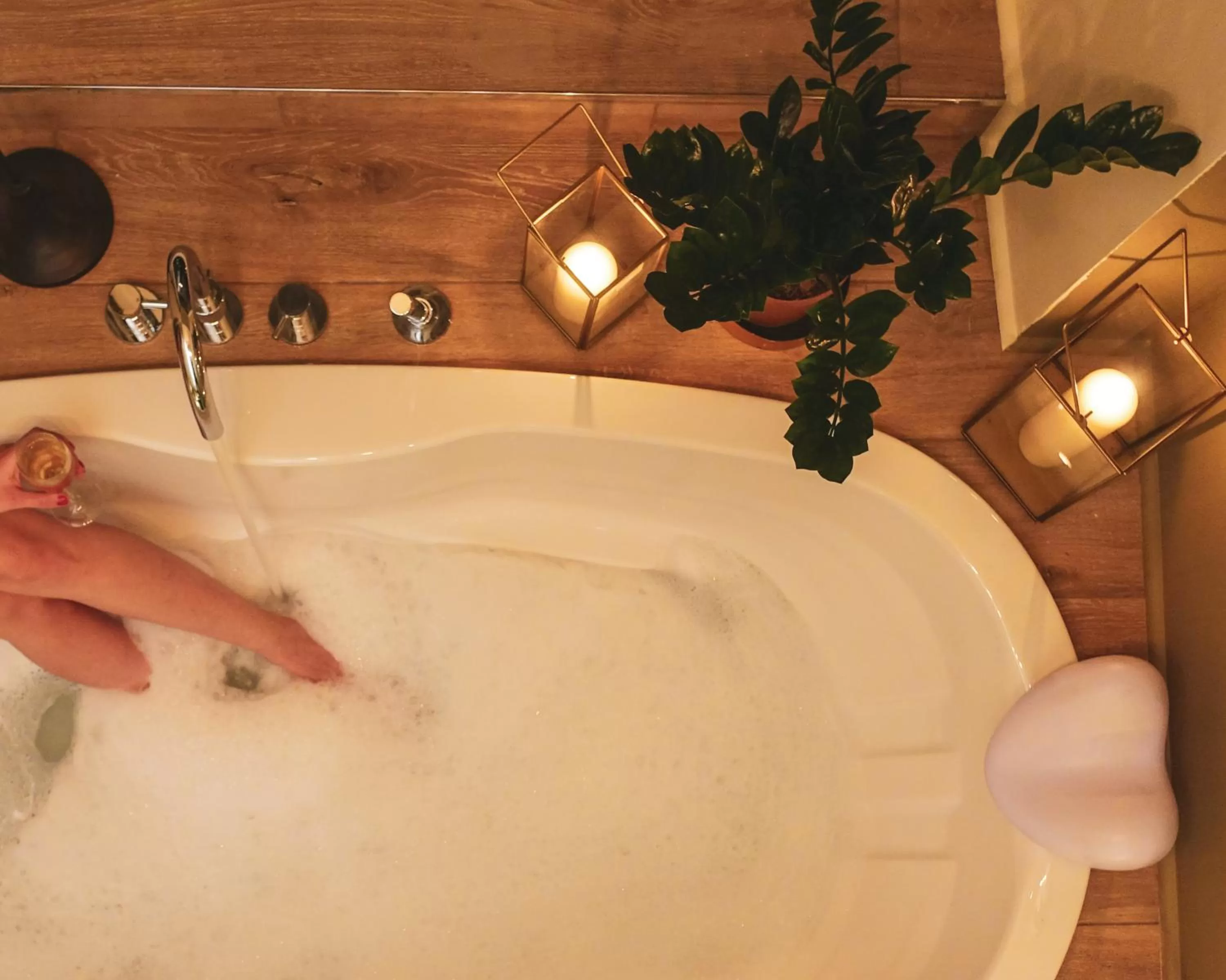 Bath in Domaine de Bellevue, The Originals Relais