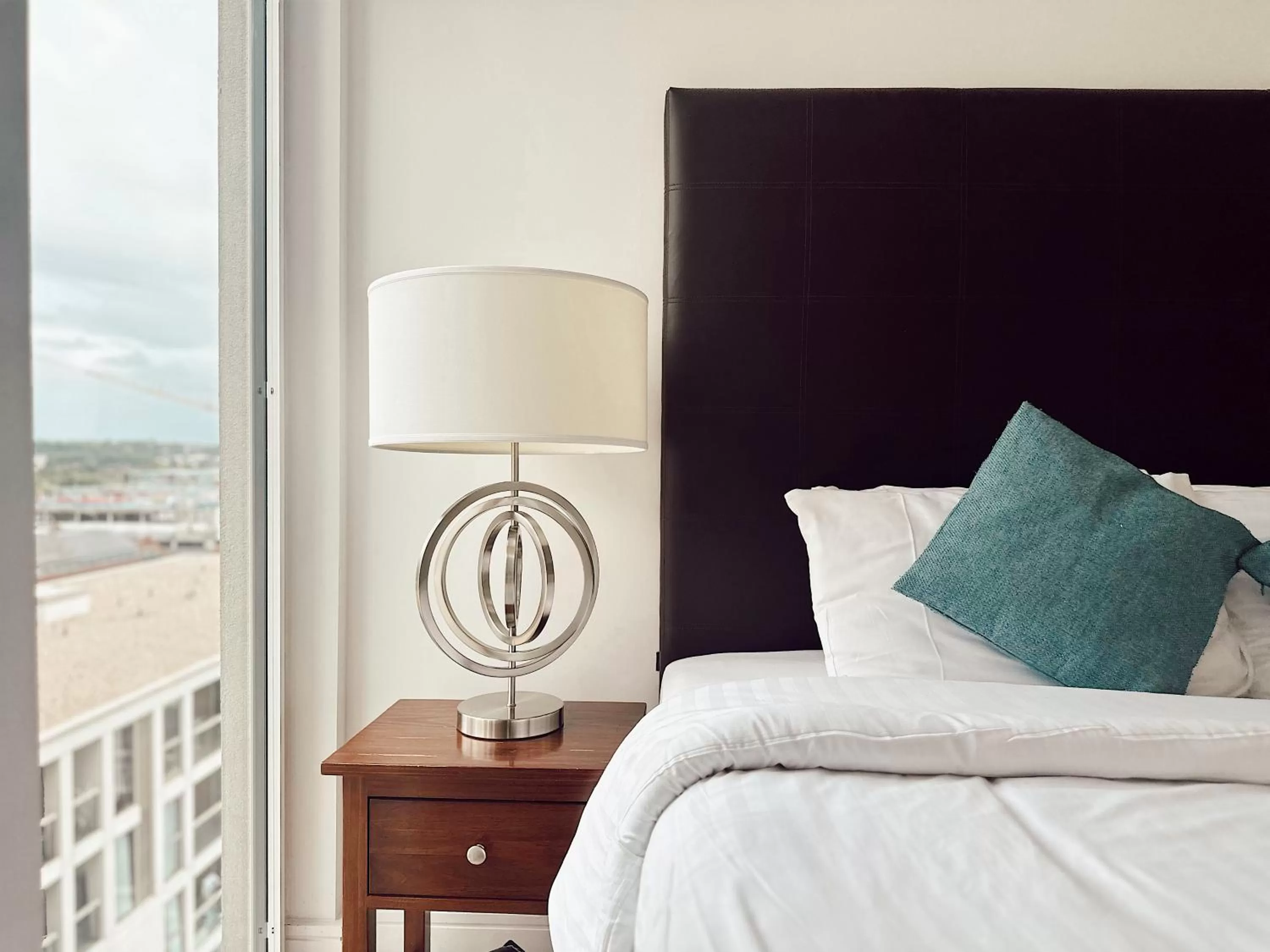 Bedroom, Bed in Canary Wharf - Luxury Apartments