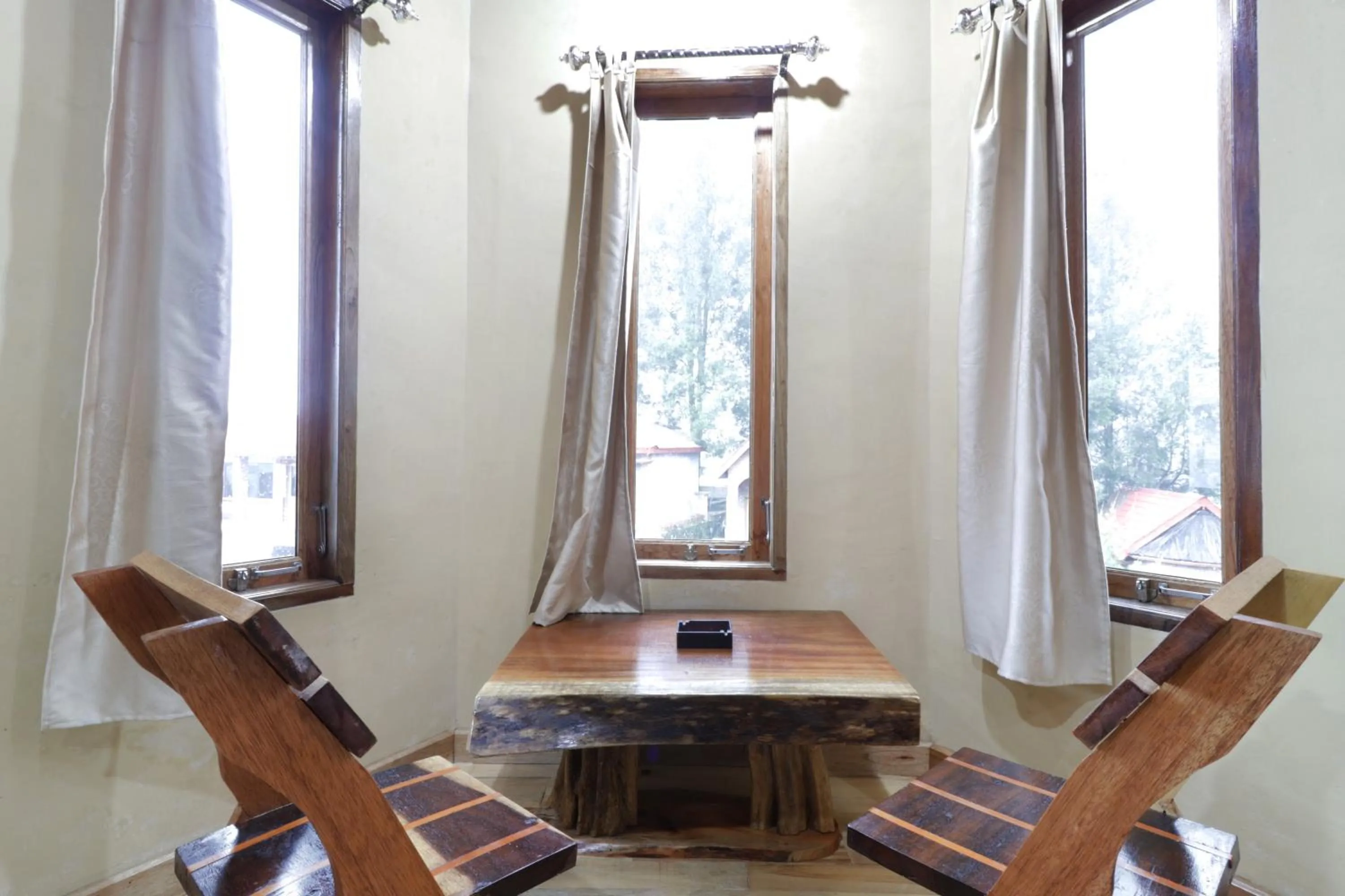 Seating area in Alloyna Country Cottage Brastagi