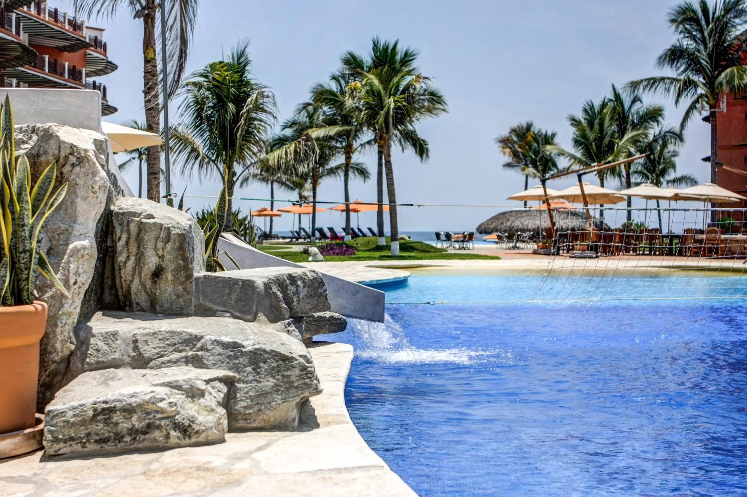 Swimming pool in Vivo Resorts