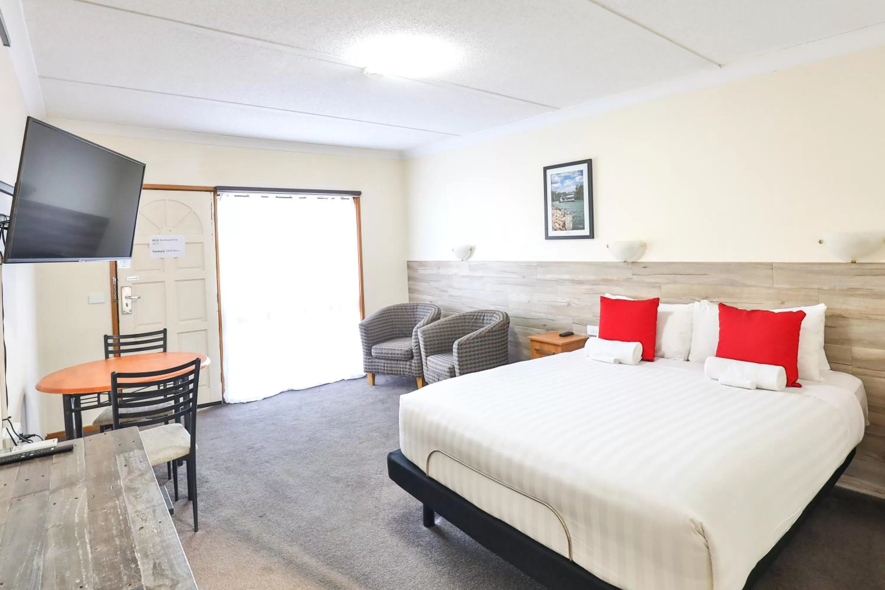 Bedroom, Bed in Boulevard Motor Inn Mildura