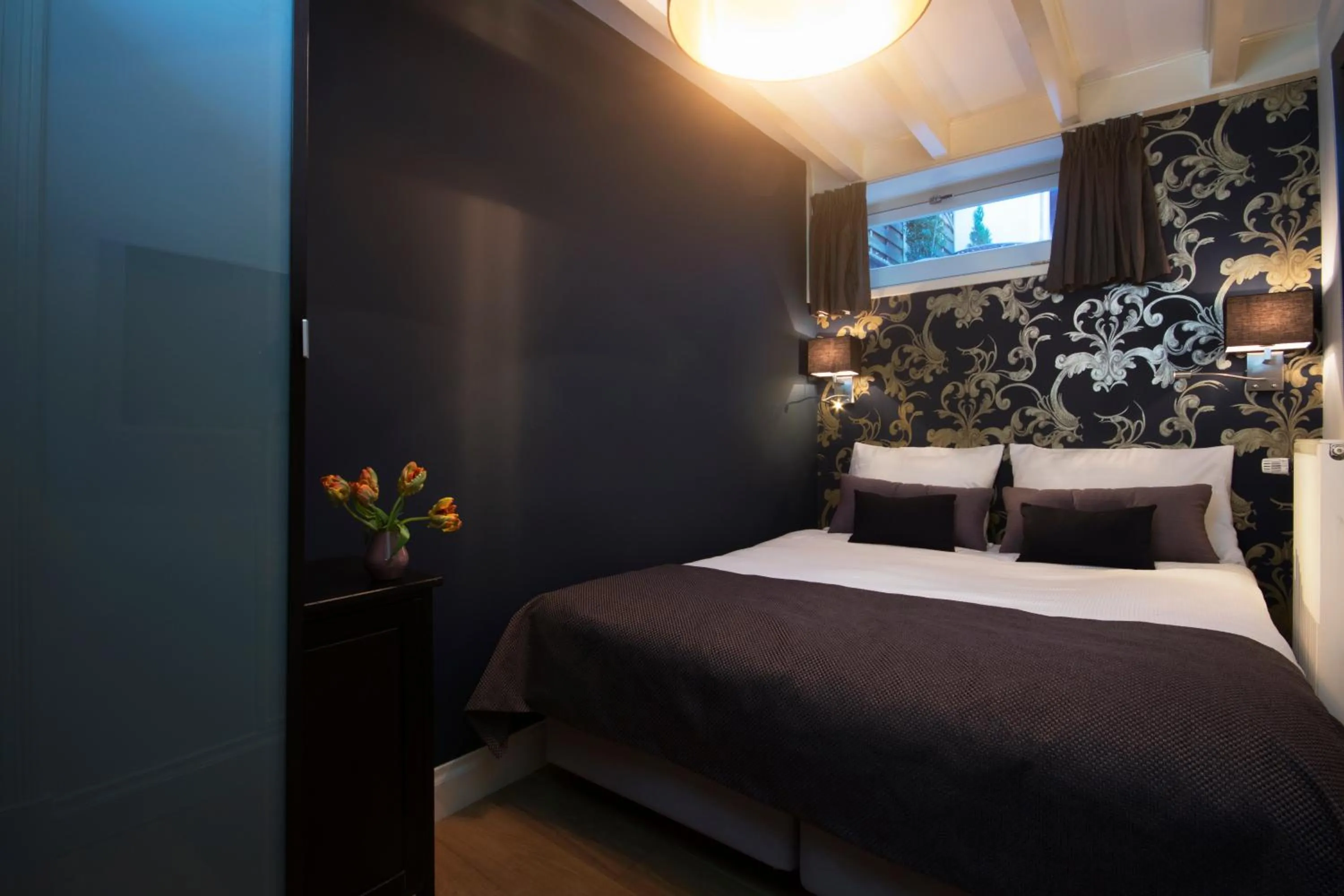 Photo of the whole room, Bed in Grand Canal Boutique Hotel