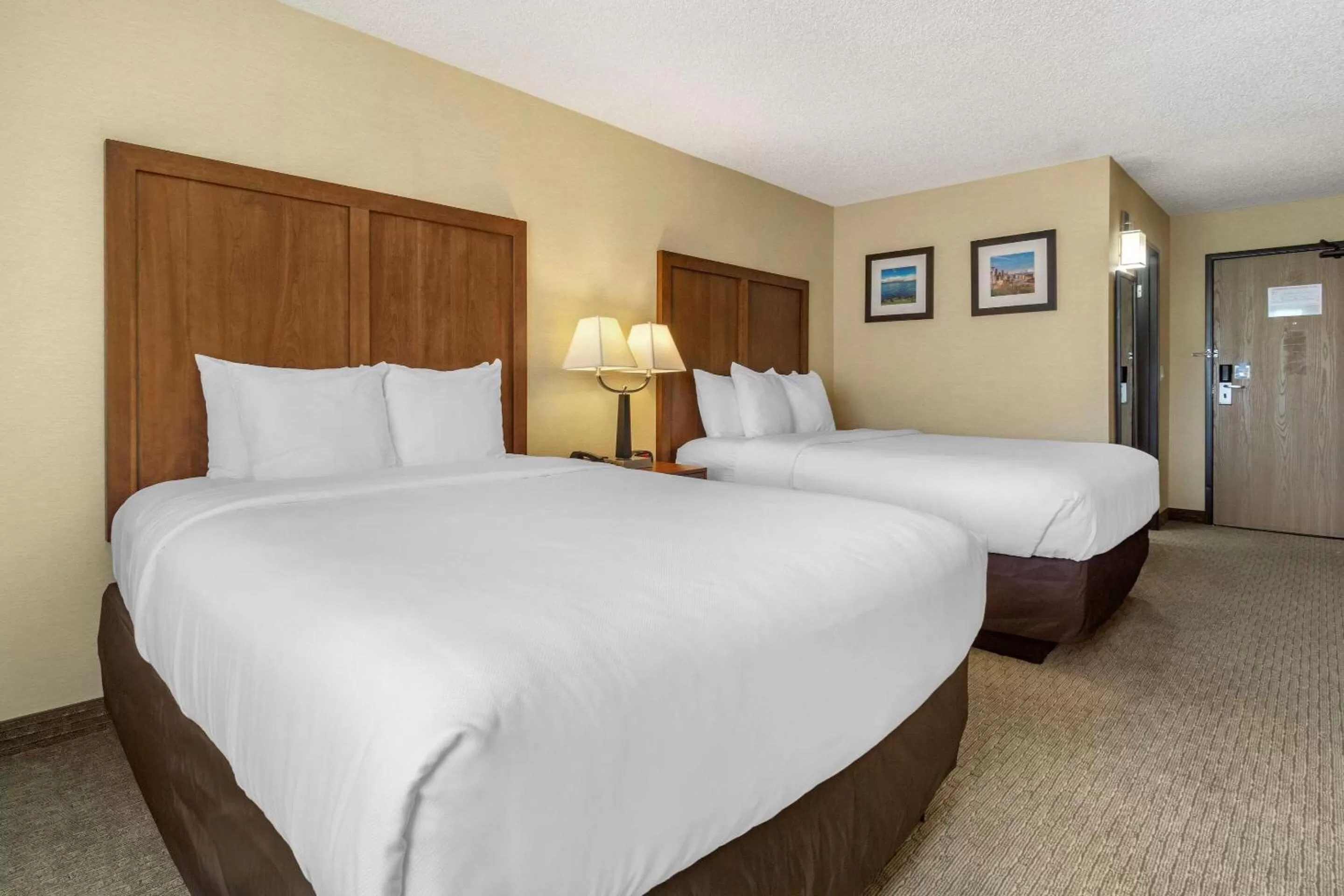Photo of the whole room, Bed in Comfort Inn & Suites Bothell - Seattle North