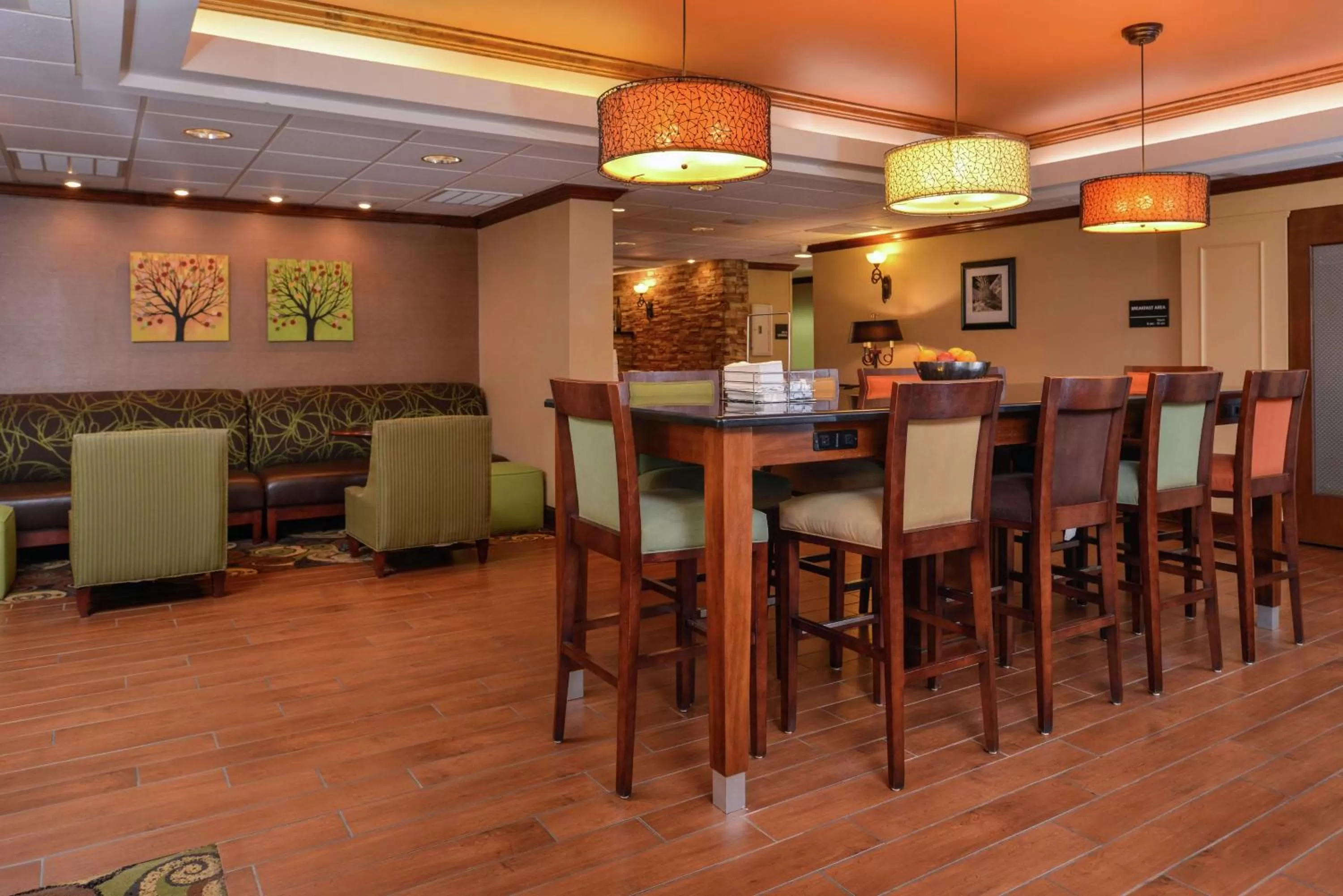 Dining area in Hampton Inn South Hill