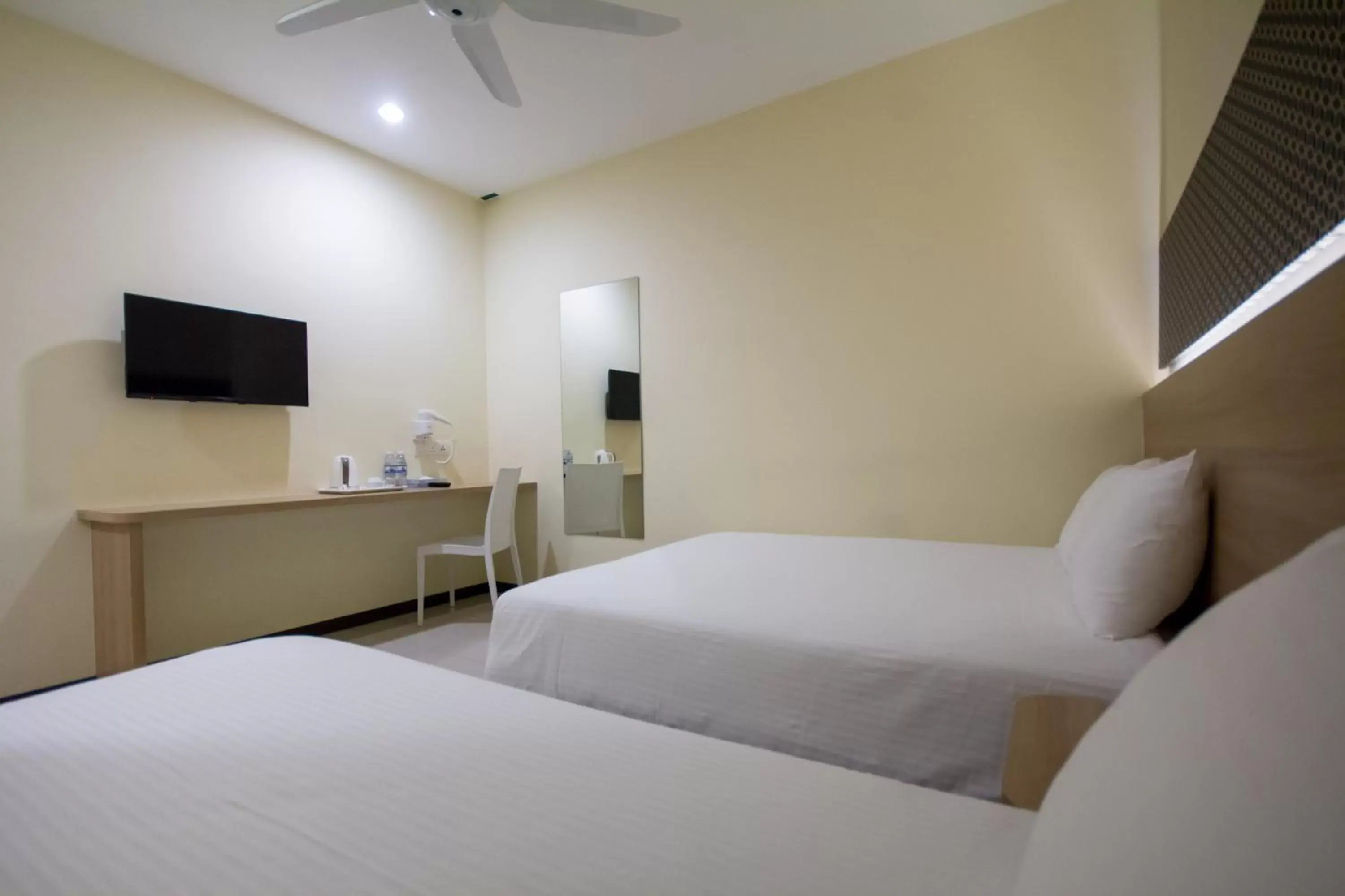 Deluxe Triple Room in 118 Hotel Macalister Deluxe Triple Room in 118 Hotel Macalister