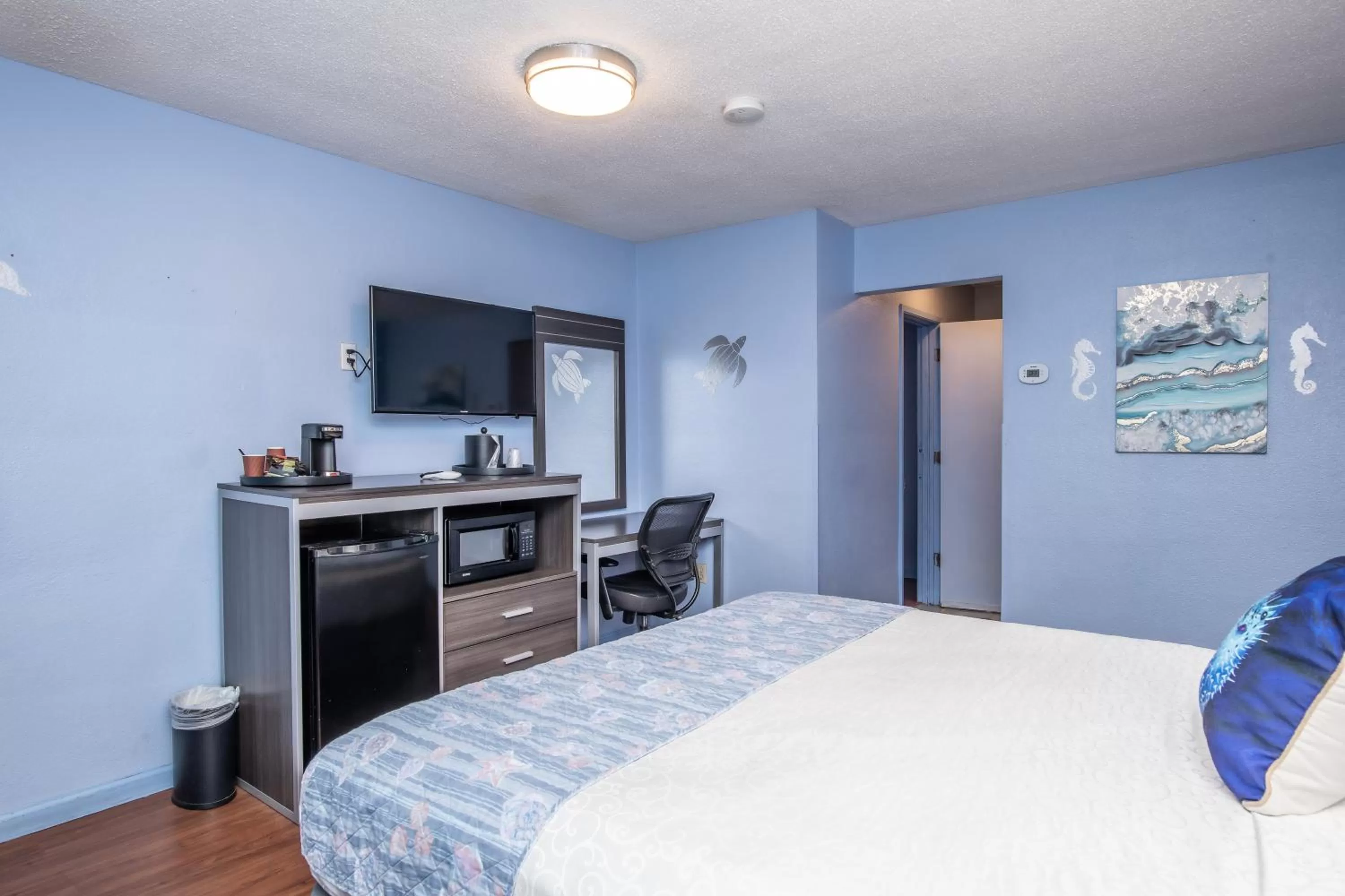 Bed in Aqua Breeze Inn