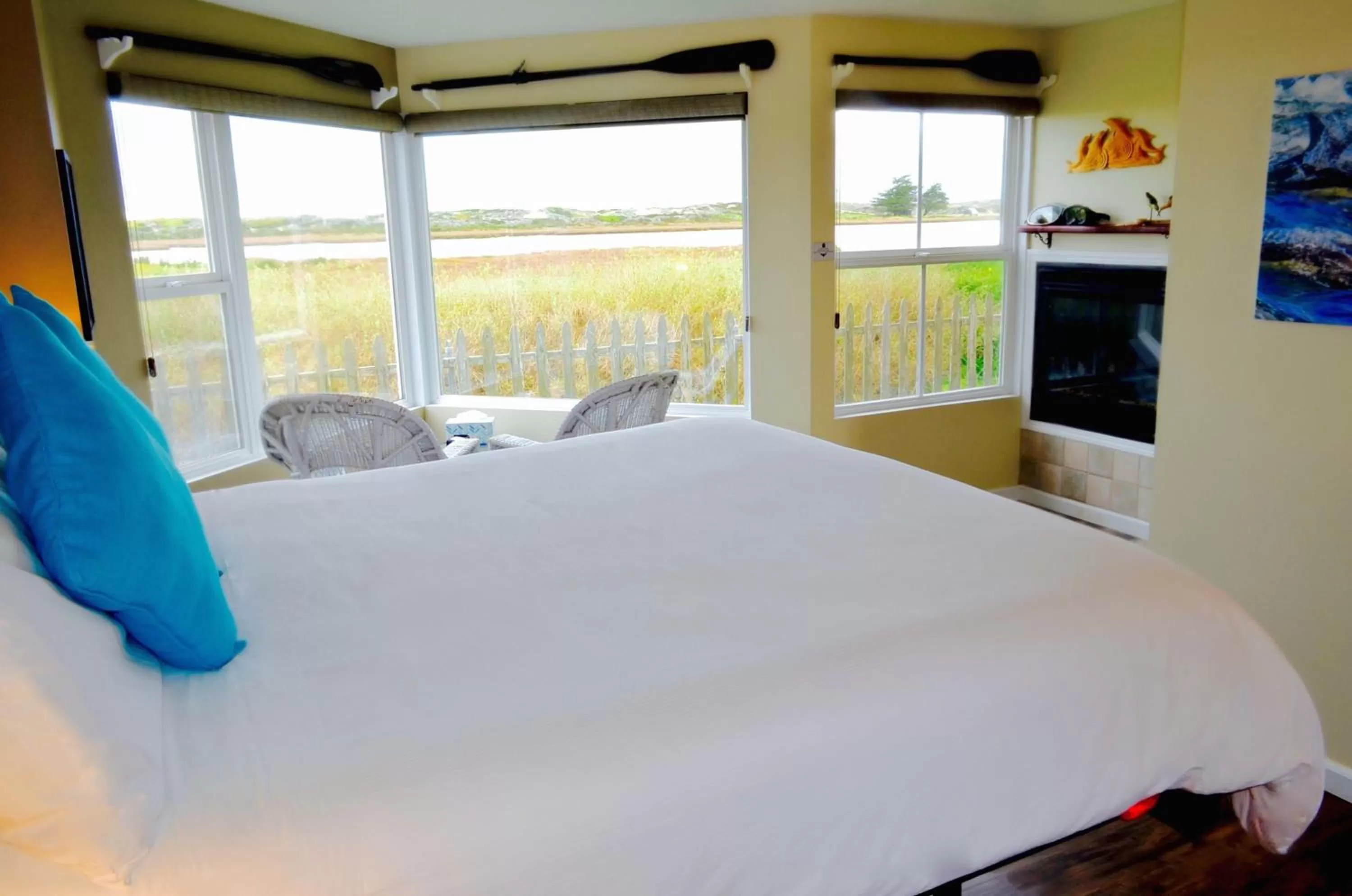 Deluxe Double Room with Shower in Captain's Inn at Moss Landing