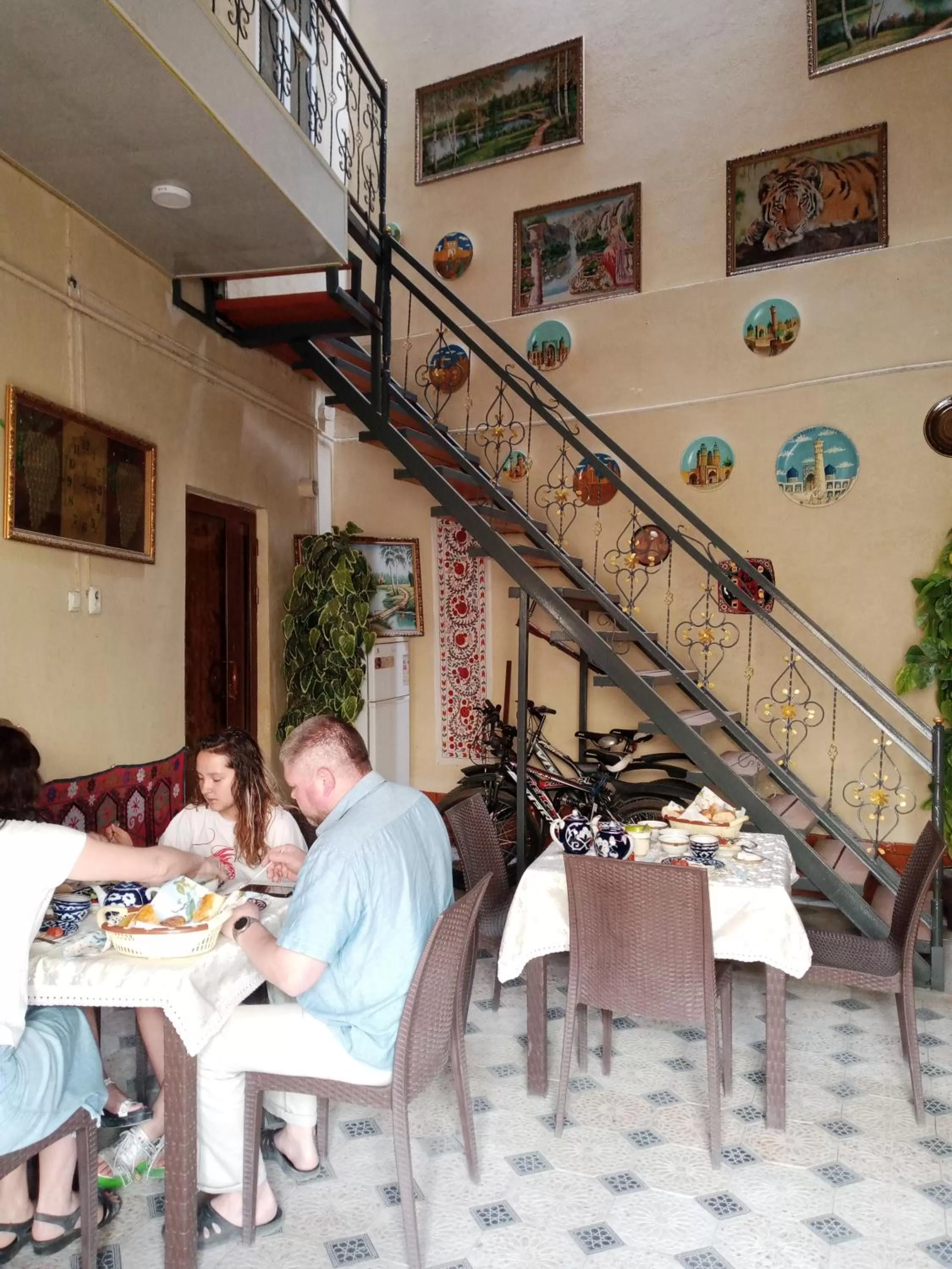 Restaurant/Places to Eat in Hotel Uncle Kolya Boutique