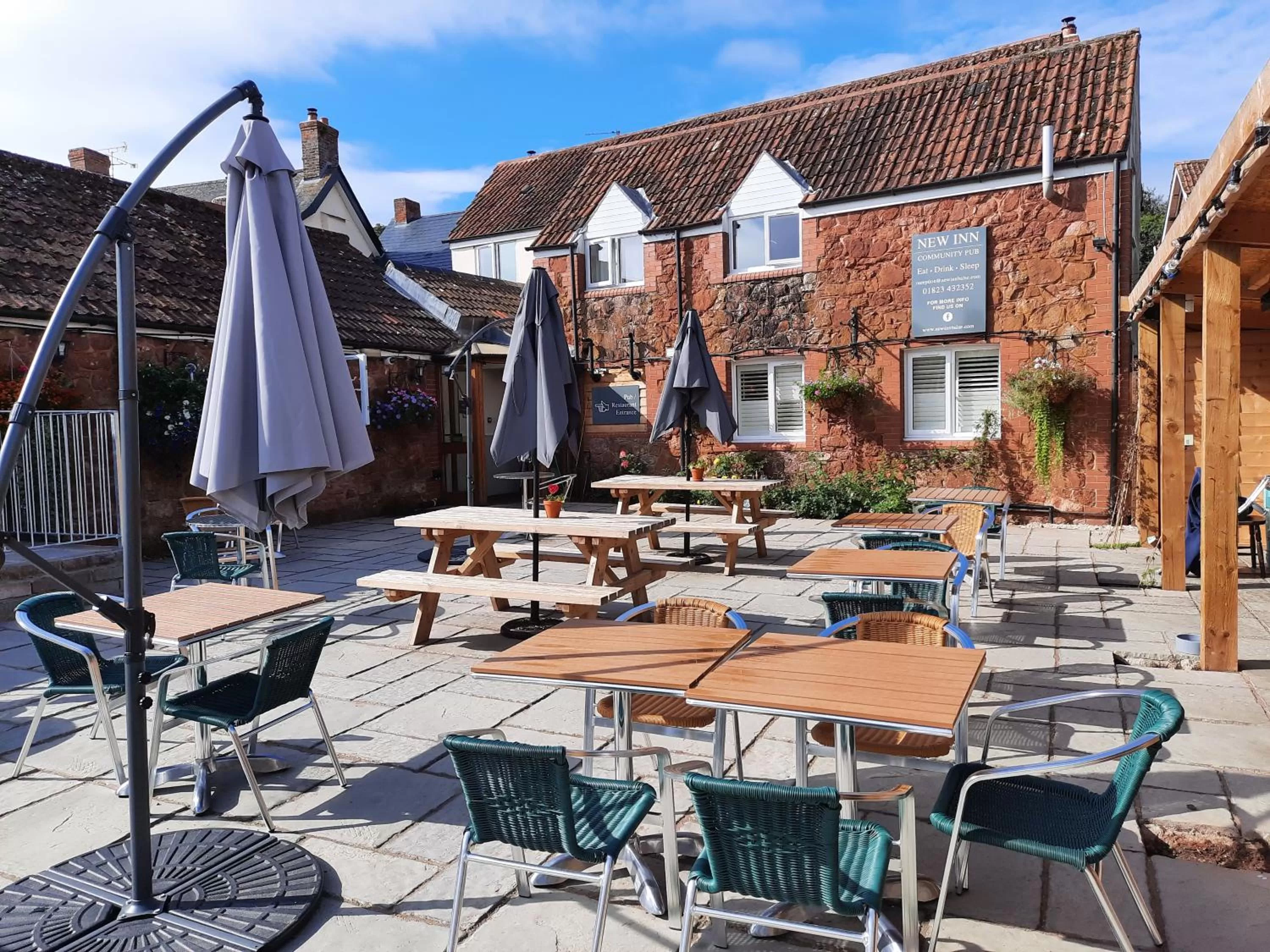 Inner courtyard view in The New Inn Halse