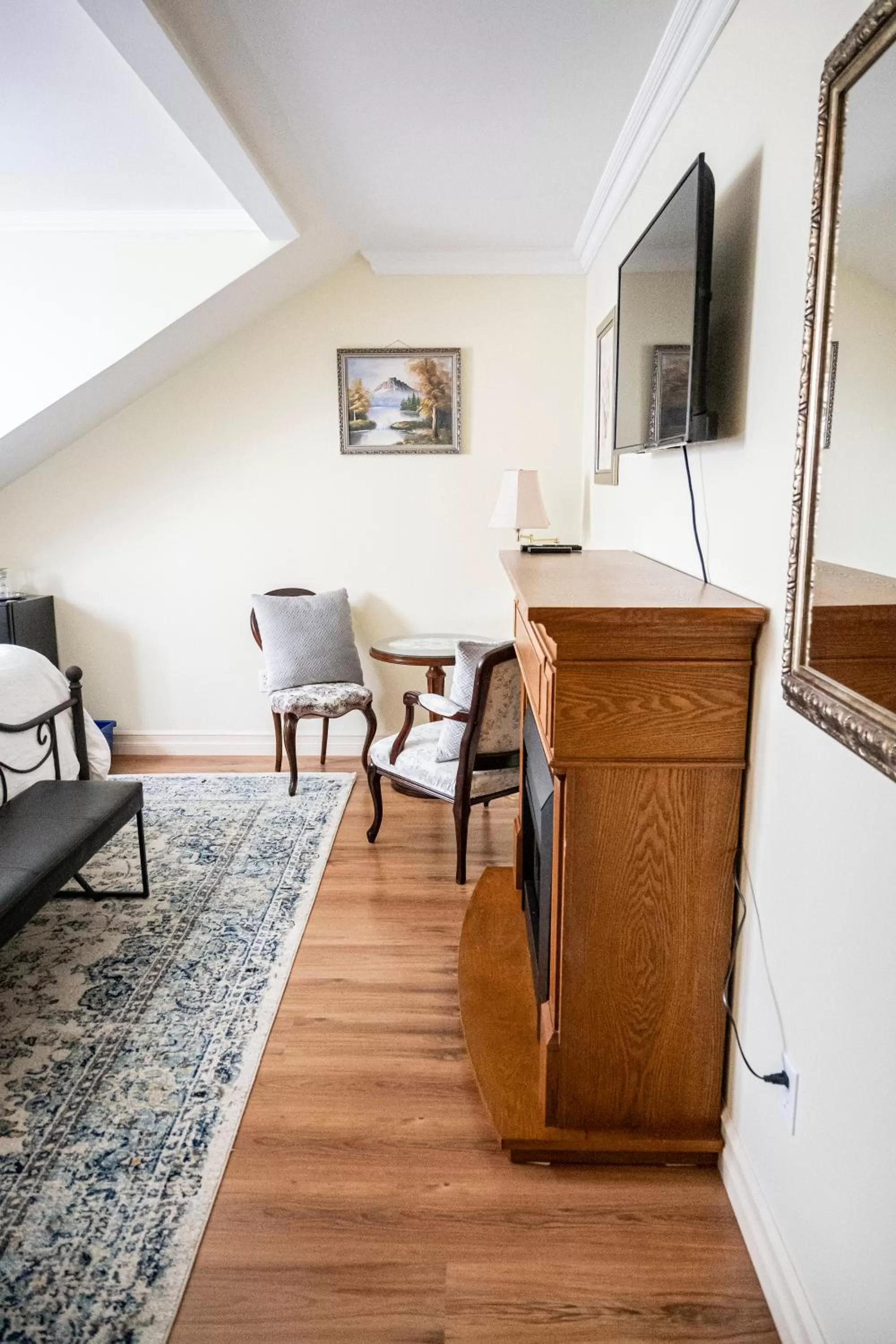 TV and multimedia, Seating Area in Belle View Manor Inn