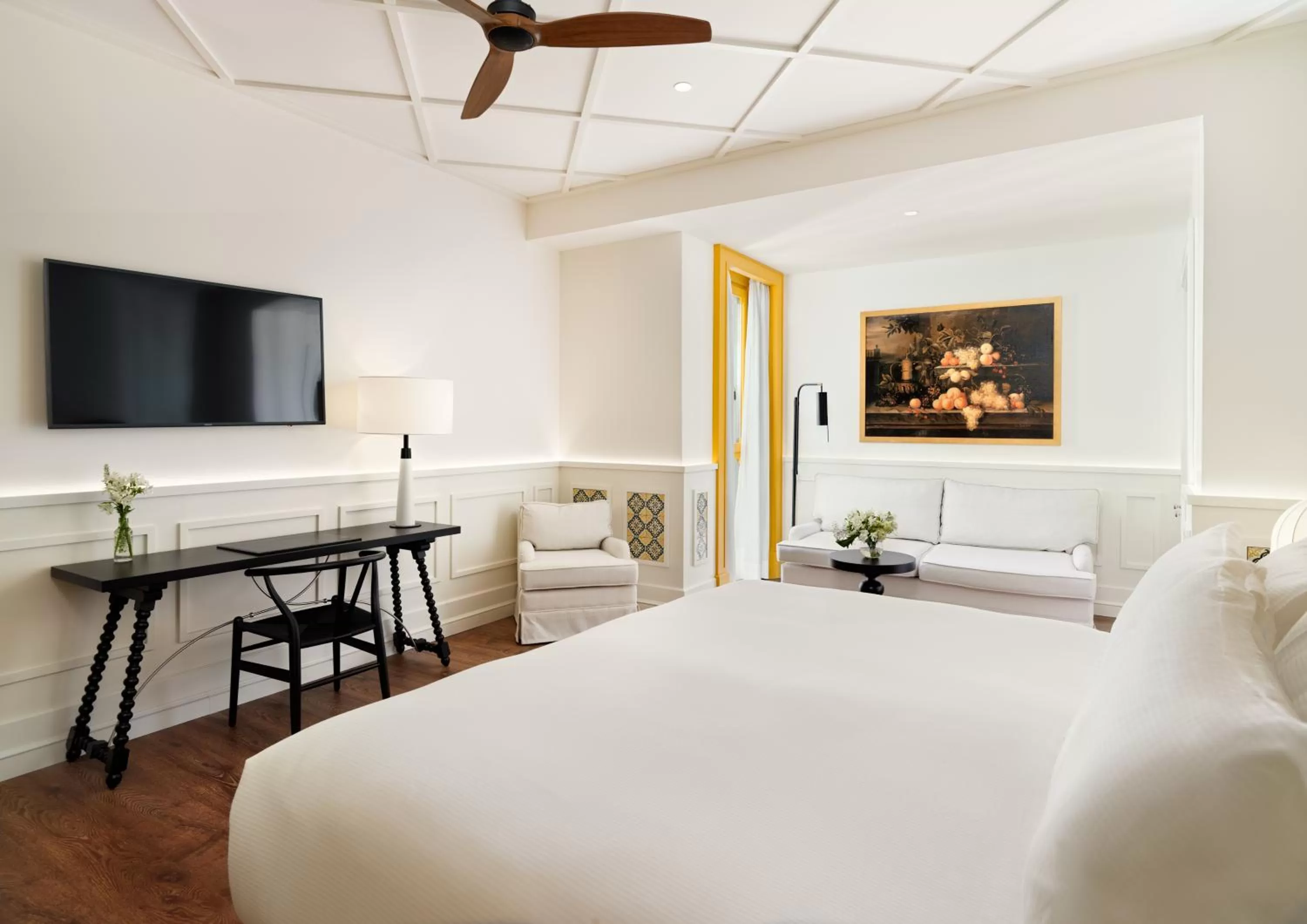 Photo of the whole room, Bed in H10 Casa de la Plata