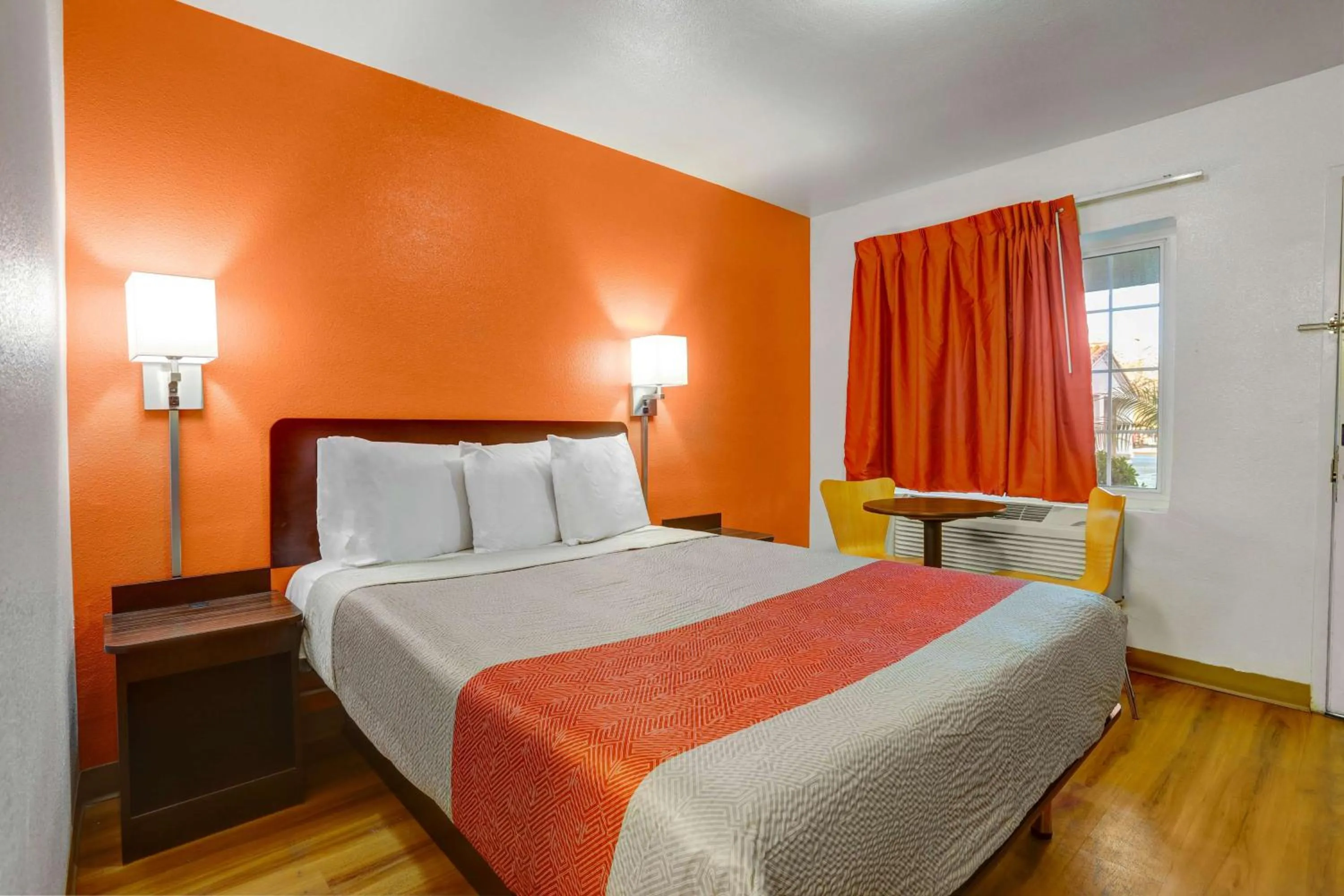 Bedroom, Bed in Motel 6-Marysville, CA