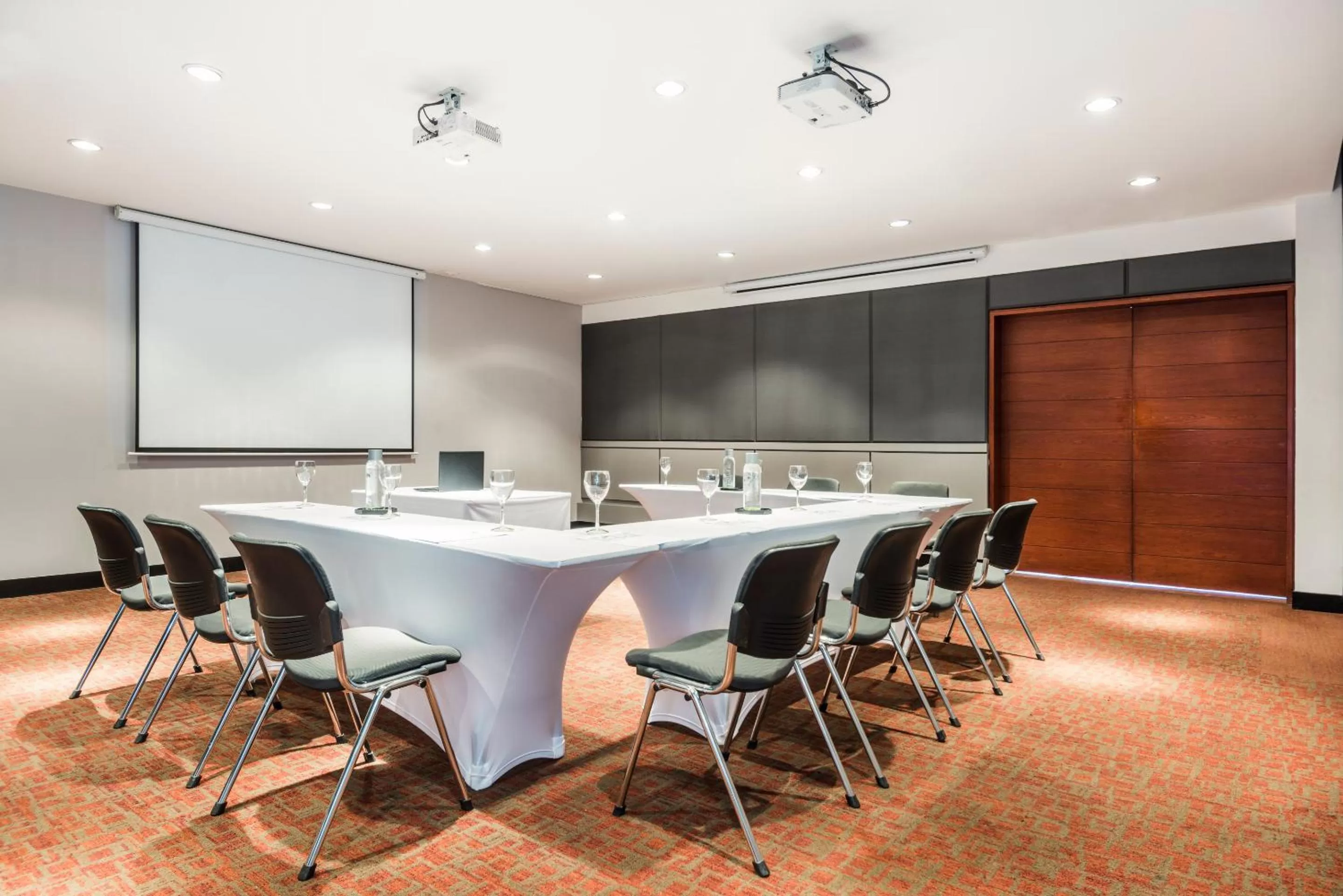 Meeting/conference room in Cosmos 100 Executive