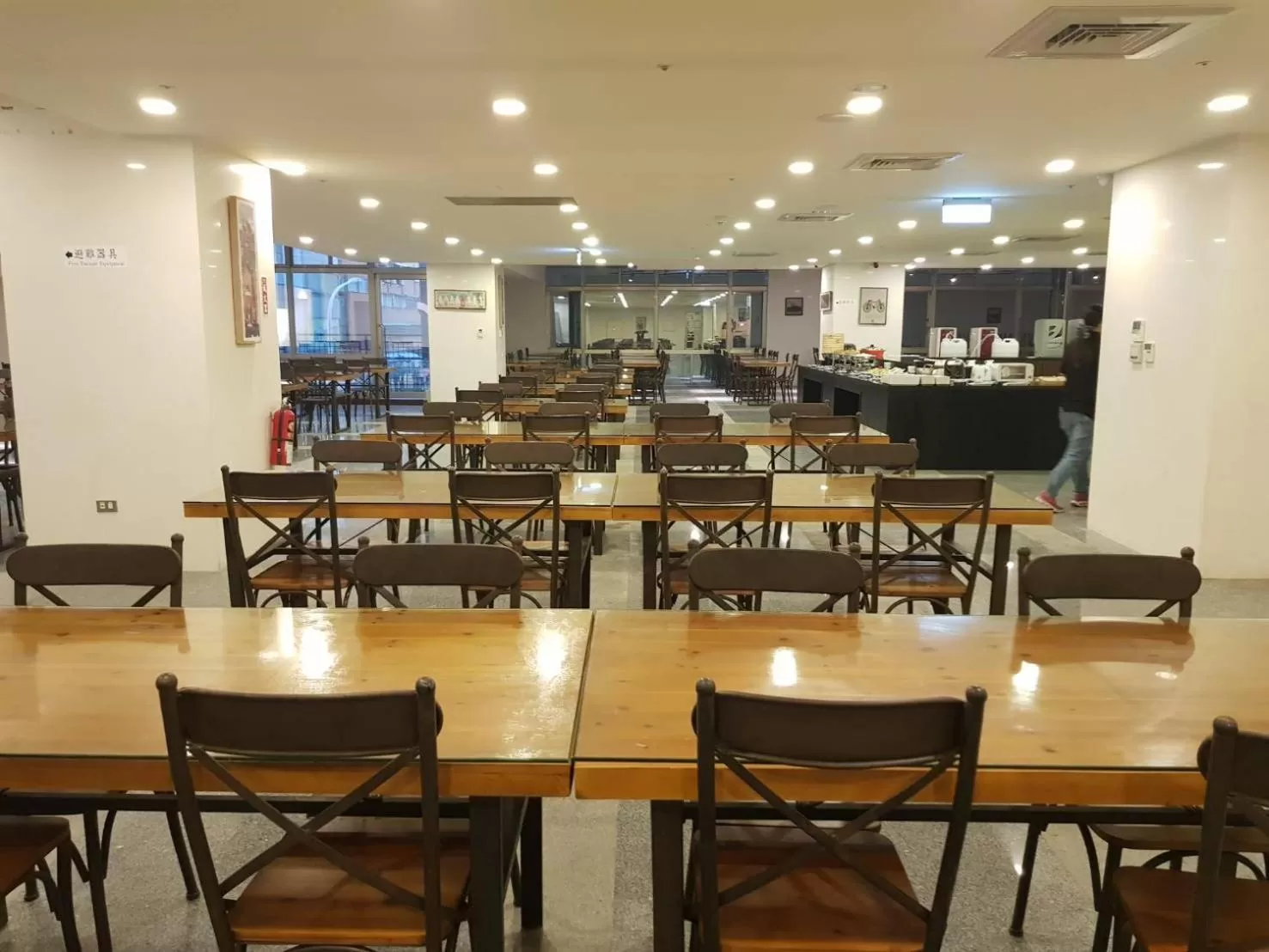 Restaurant/places to eat in Skyone Hotel