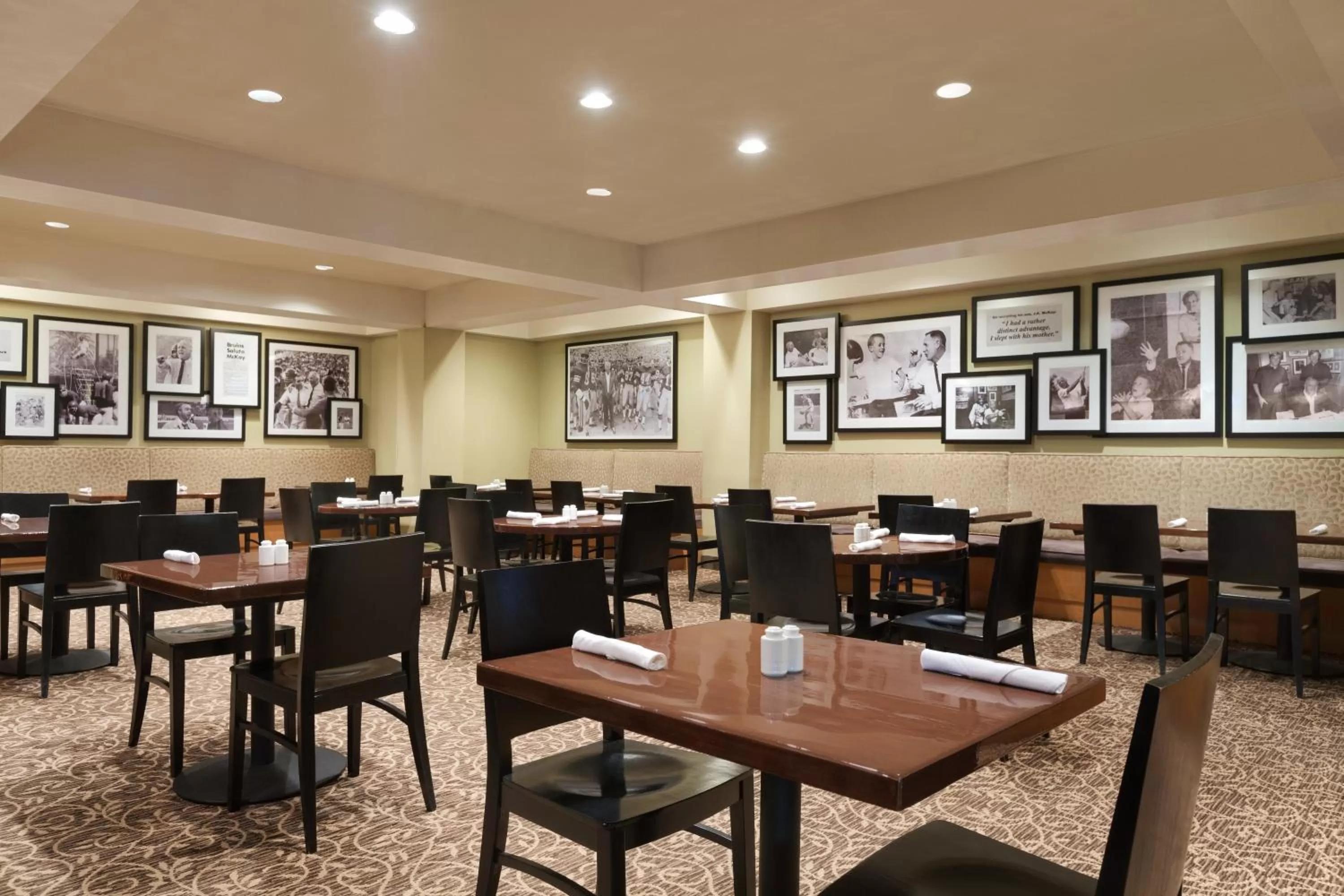 Restaurant/places to eat in USC Hotel