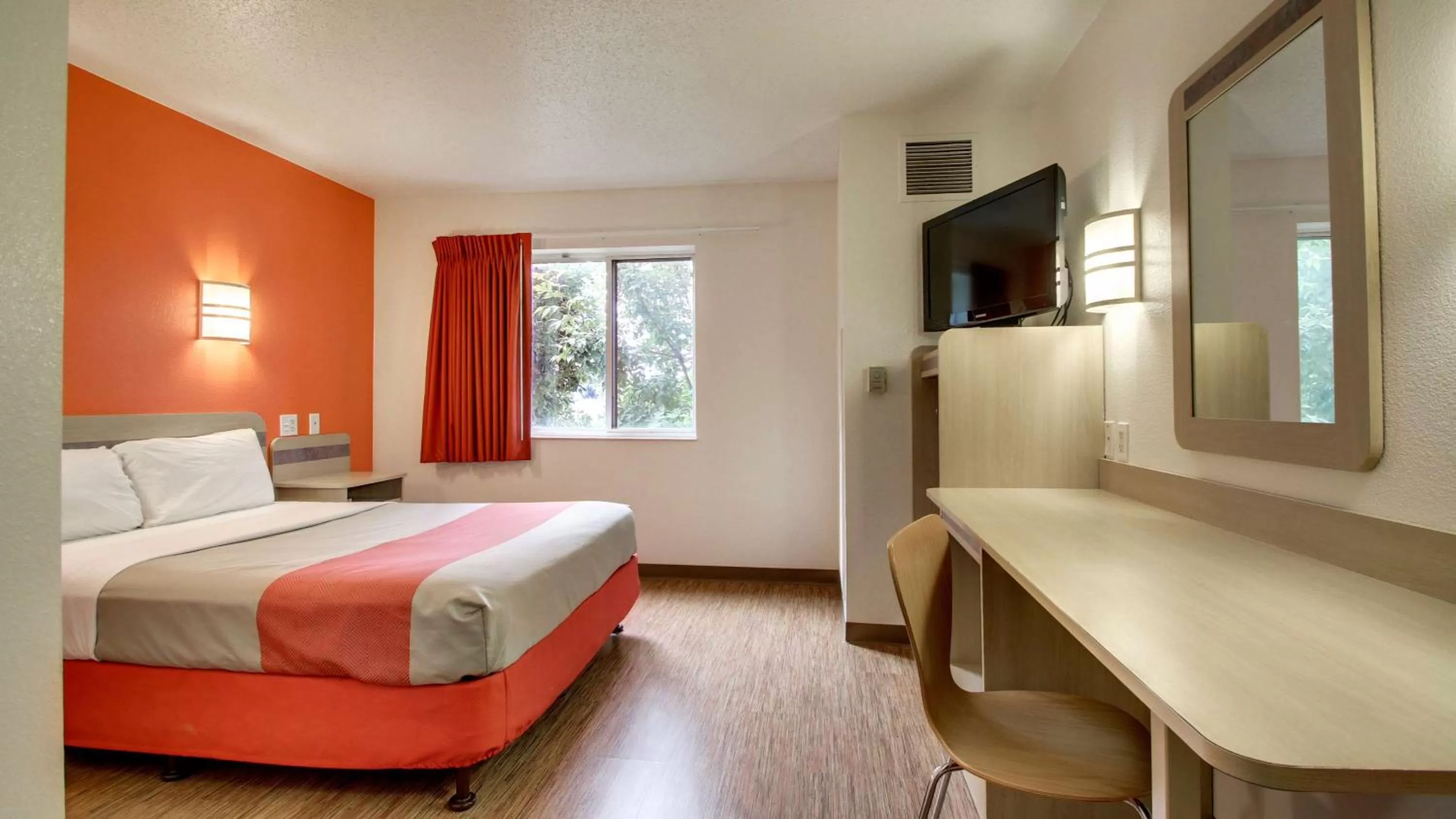 Double Room - Disability Access - Smoking in Motel 6-Springfield, IL I-55 I-72